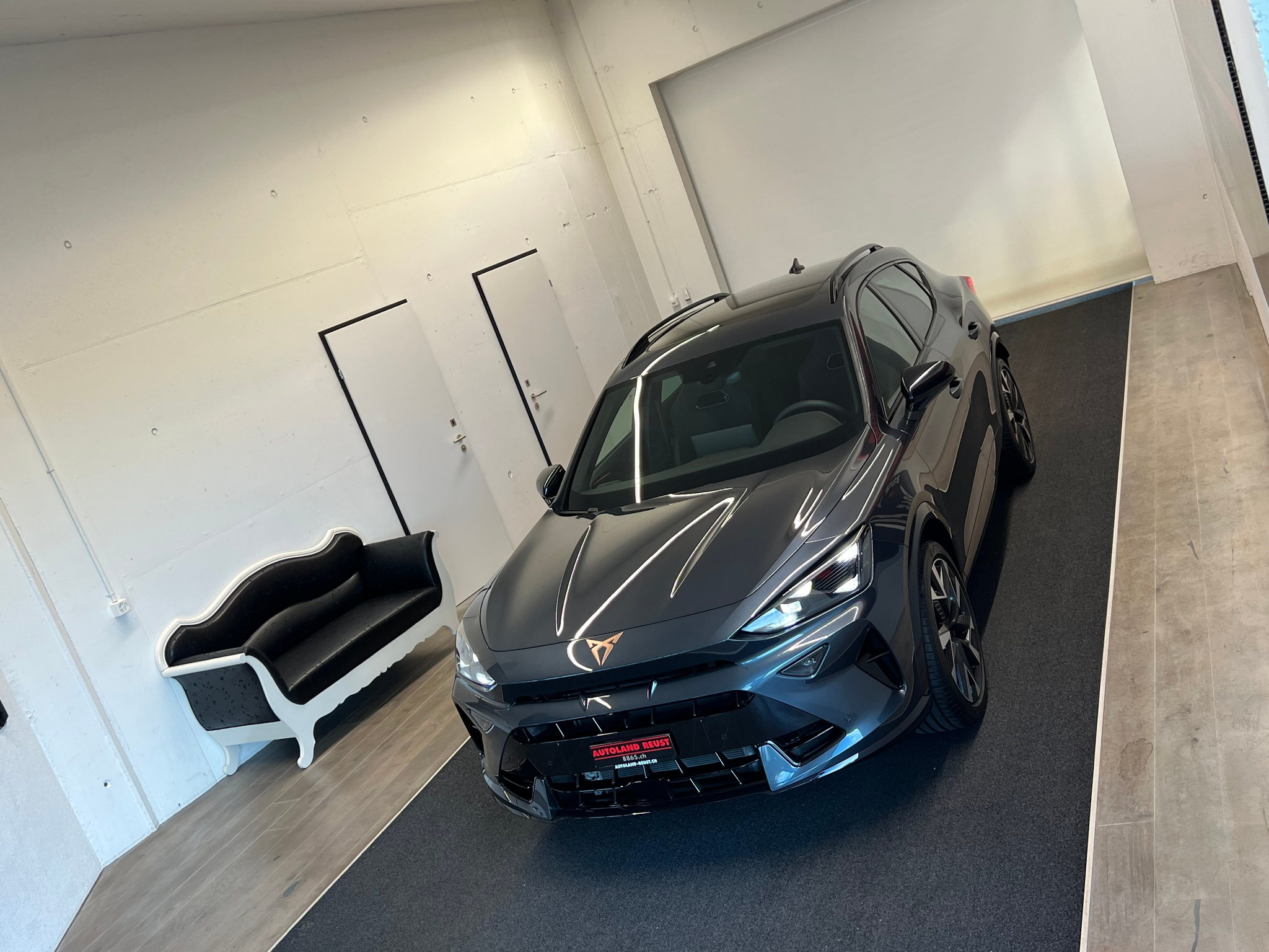 listing desktop thumbnail image 3