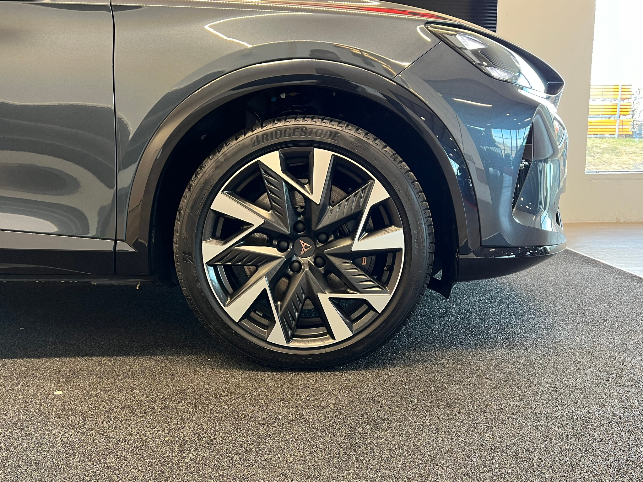 listing desktop thumbnail image 5