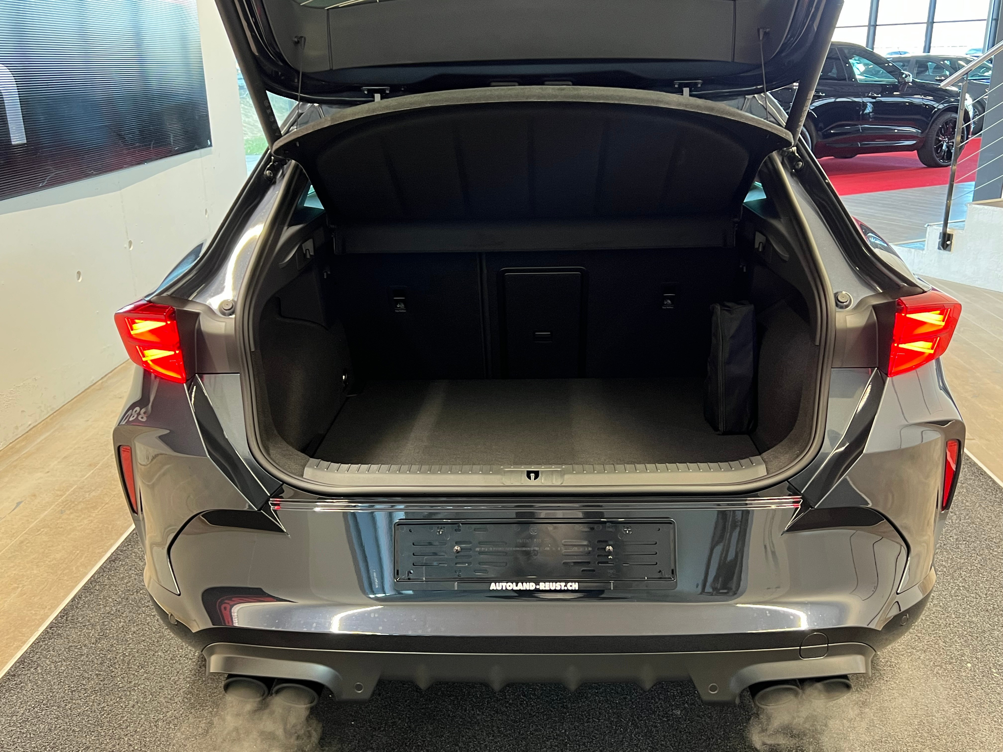 listing desktop thumbnail image 10