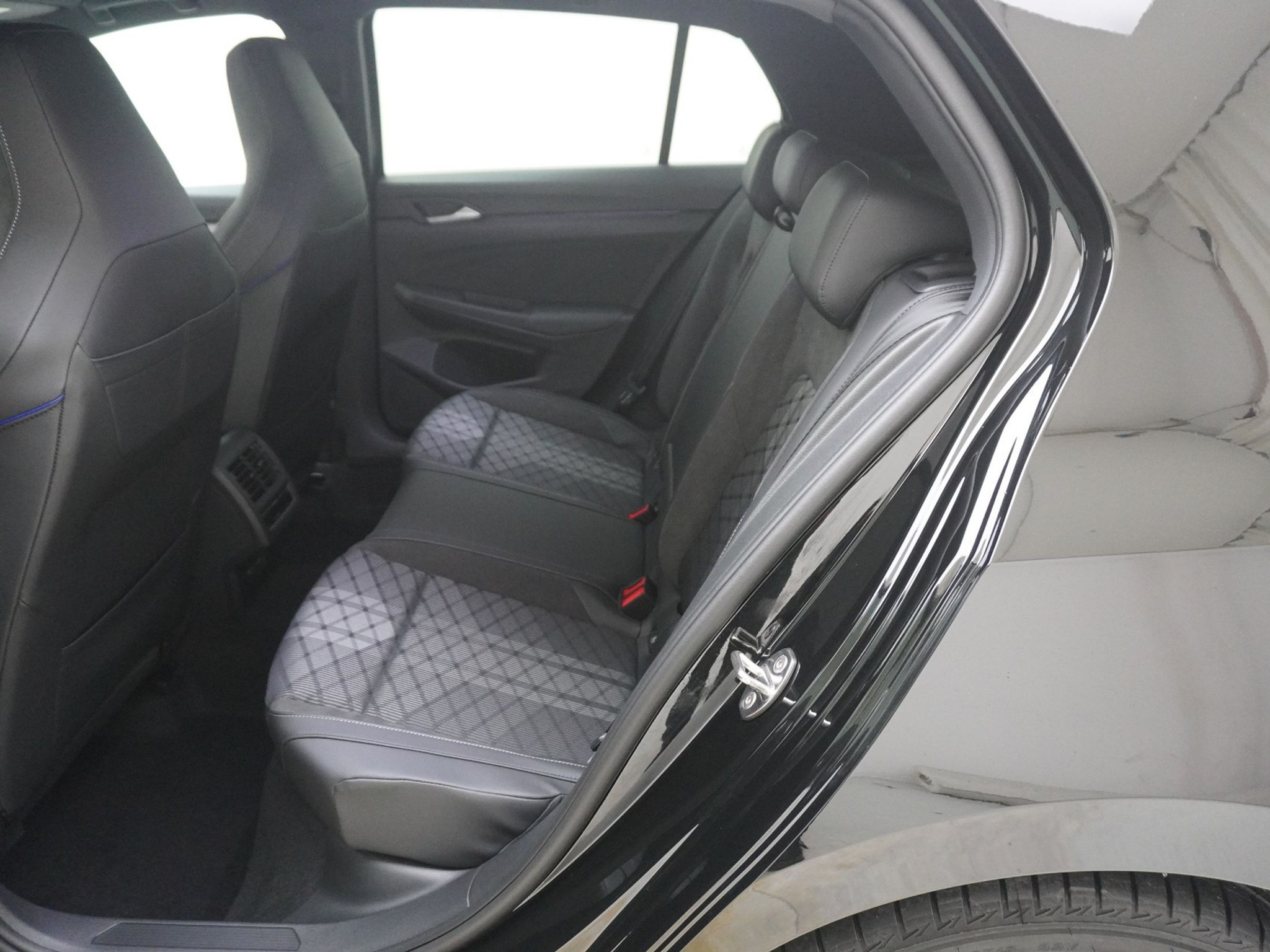 listing desktop thumbnail image 13