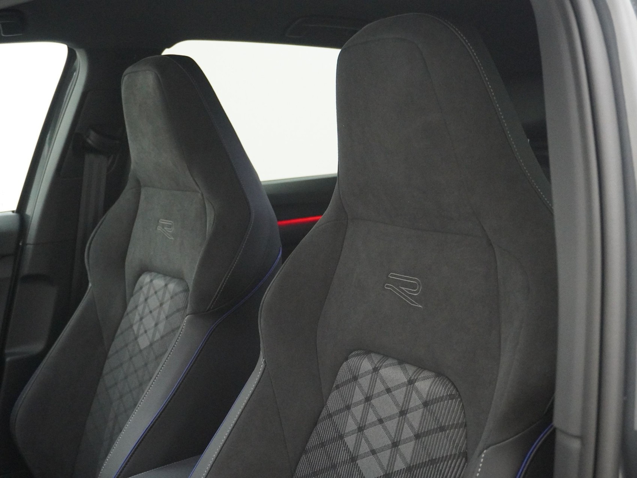 listing desktop thumbnail image 12