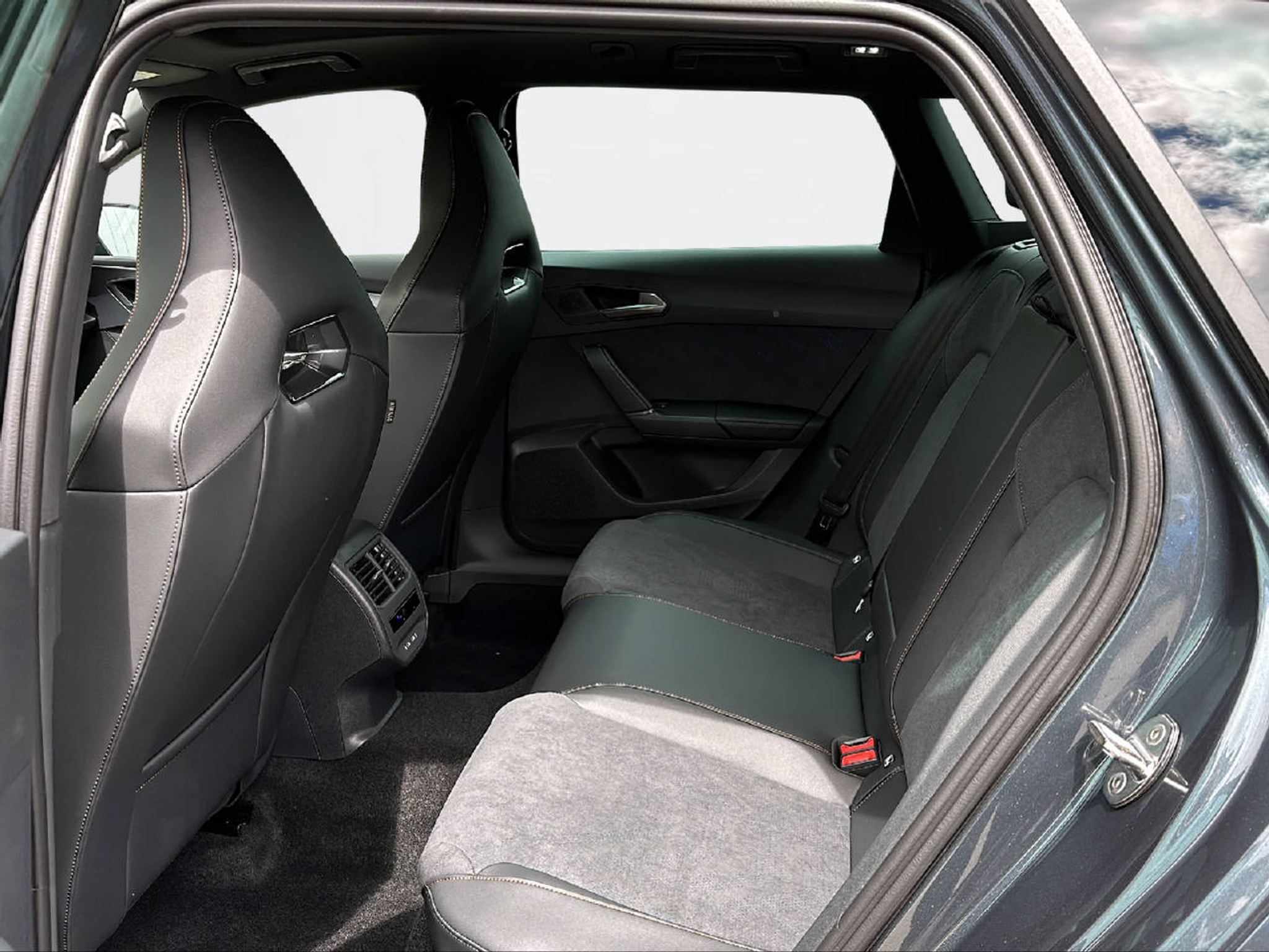 listing desktop thumbnail image 12