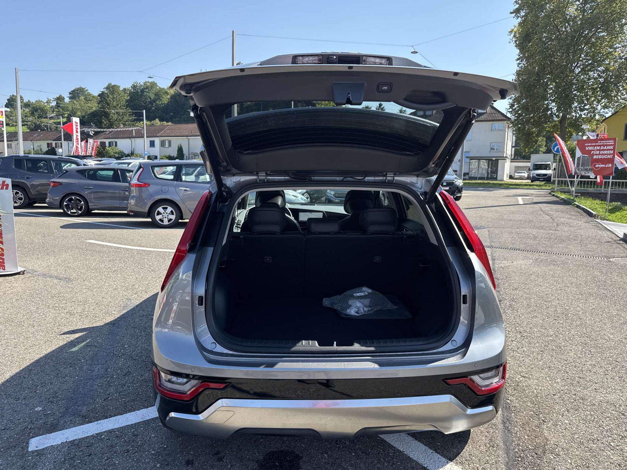 listing desktop thumbnail image 6