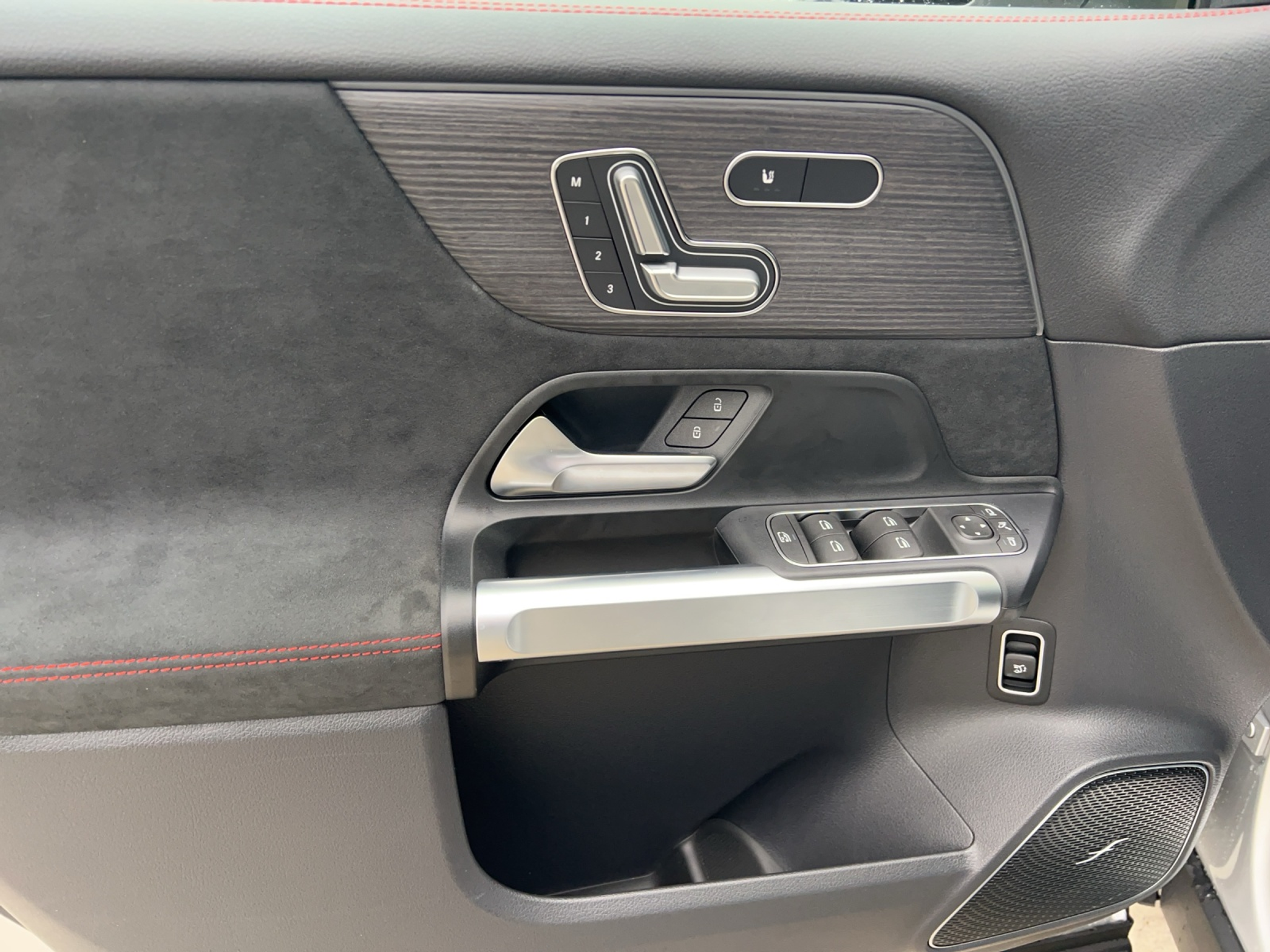 listing desktop thumbnail image 8