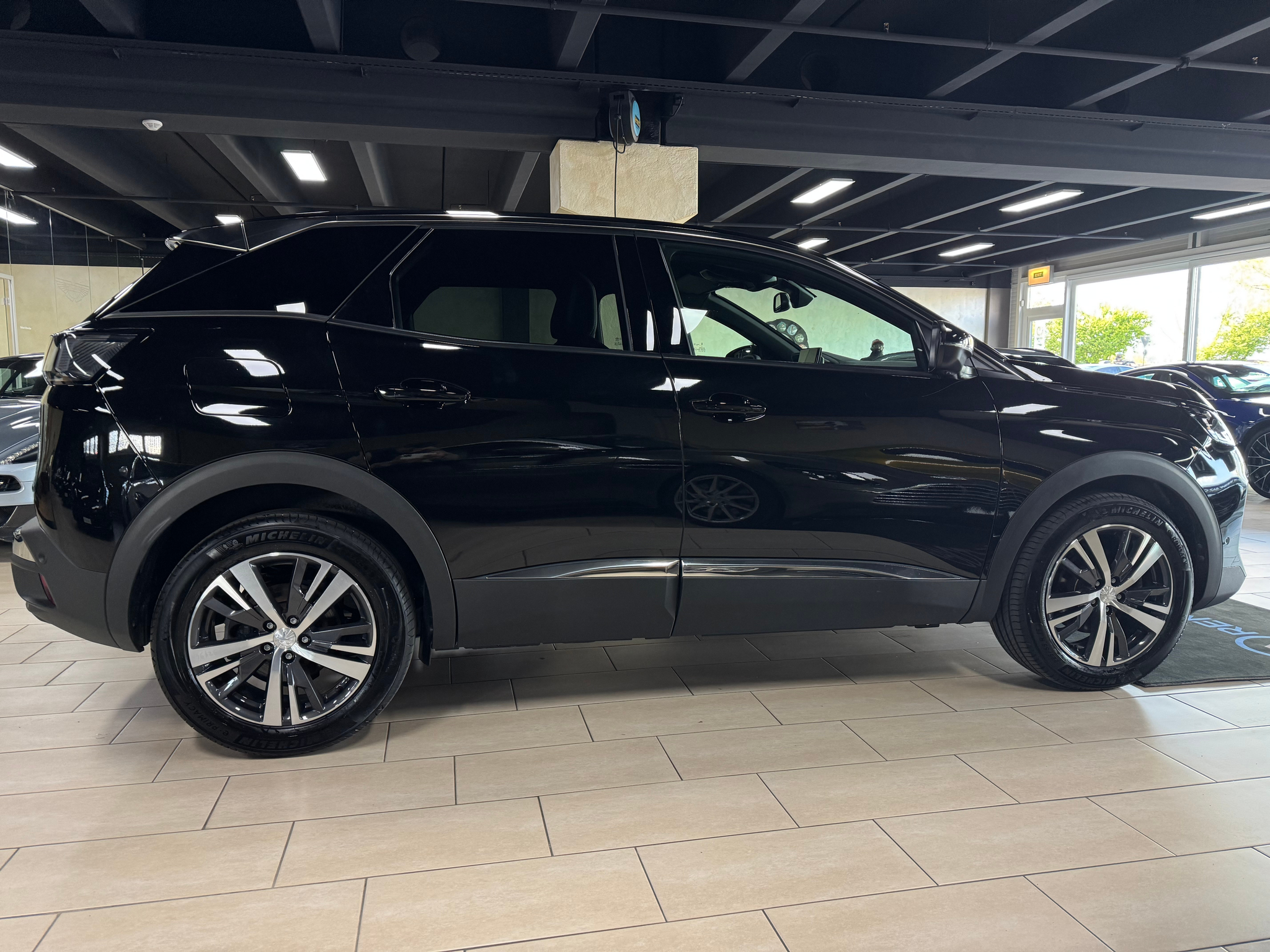 listing desktop thumbnail image 2