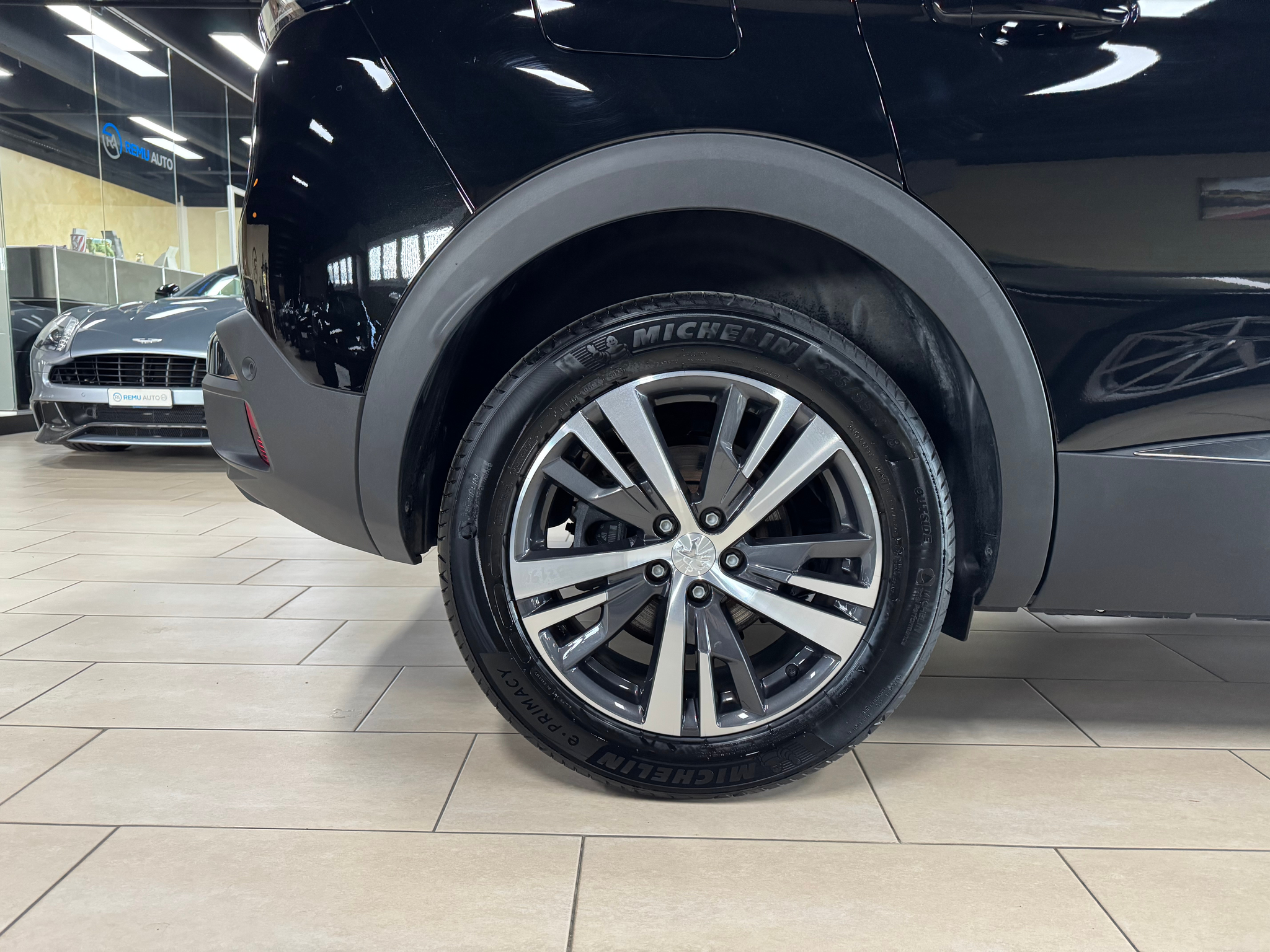 listing desktop thumbnail image 8