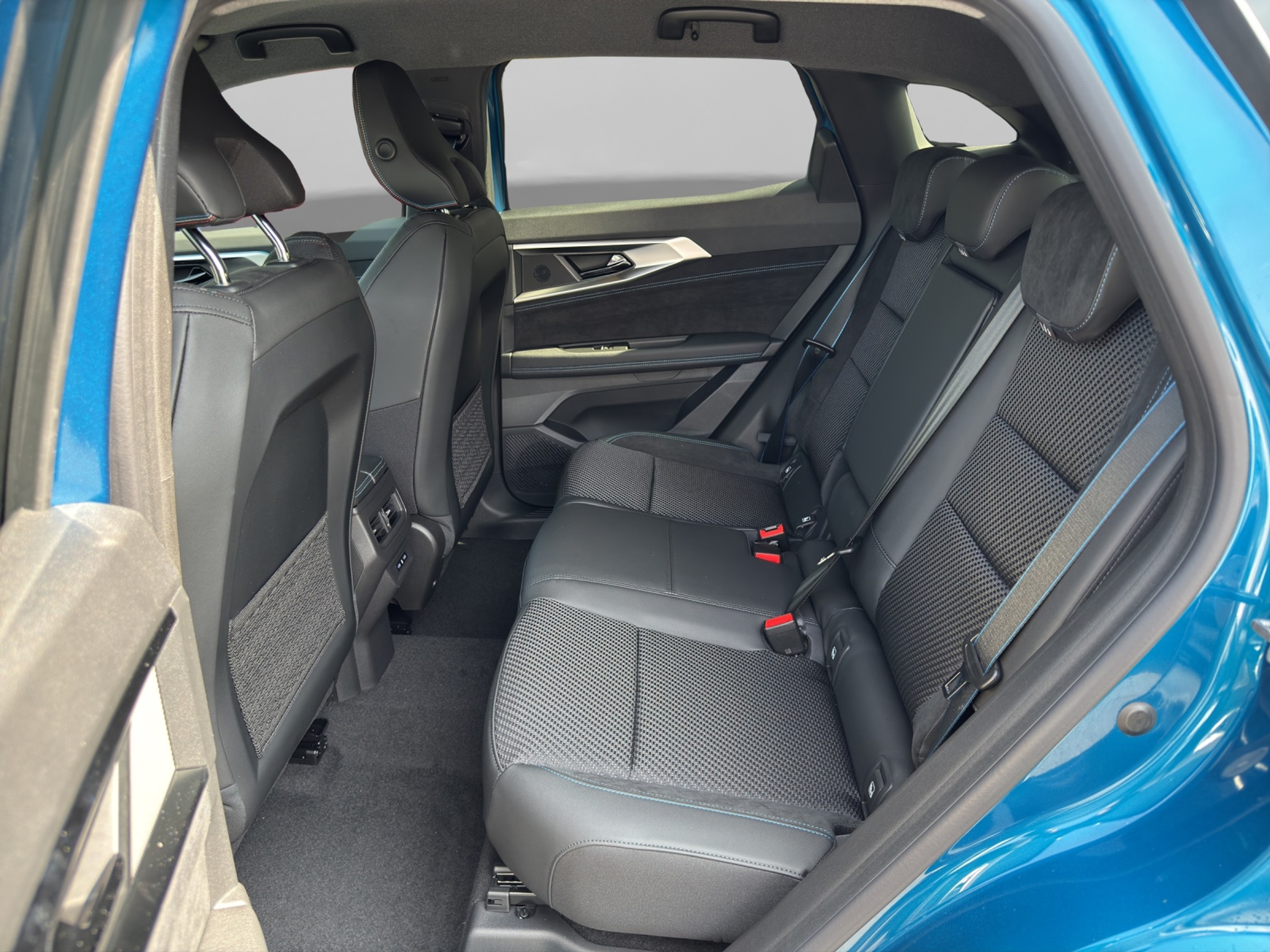 listing desktop thumbnail image 7