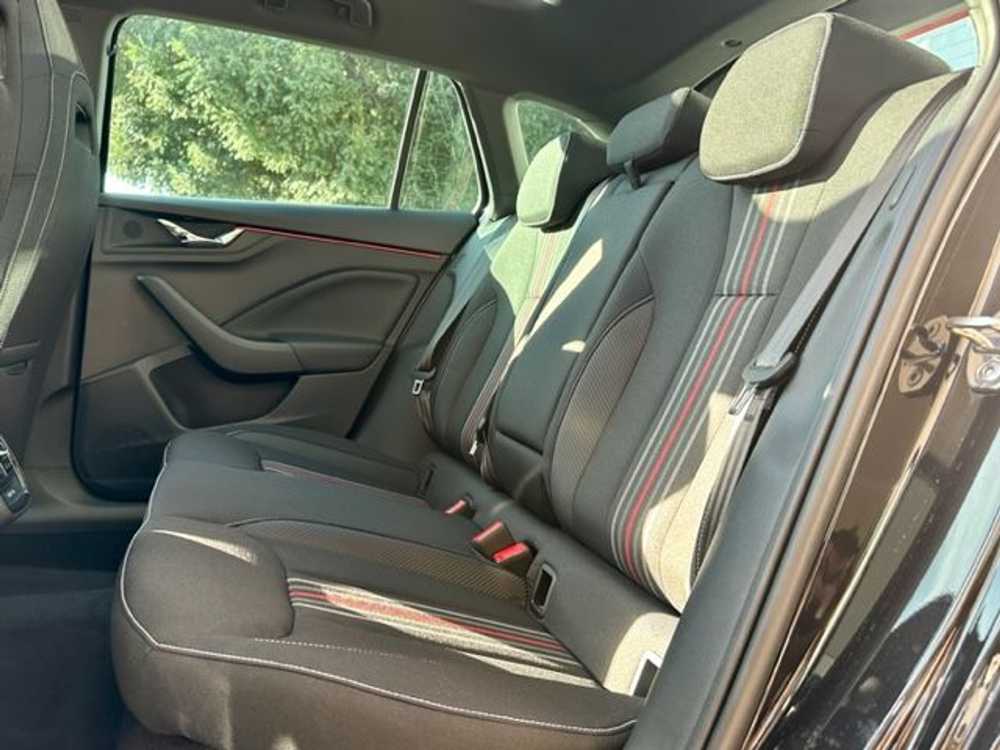 listing desktop thumbnail image 7