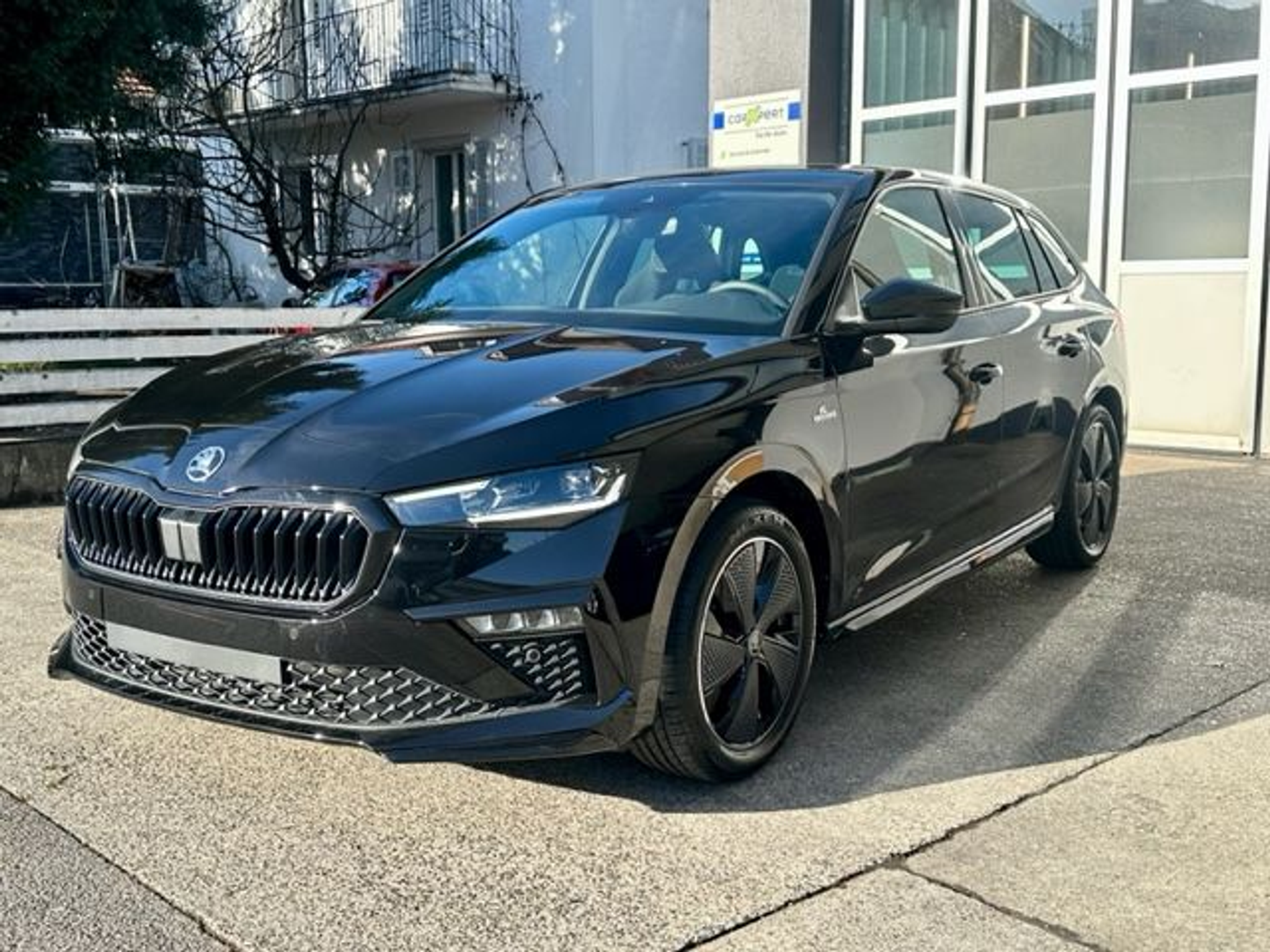 listing desktop thumbnail image 4