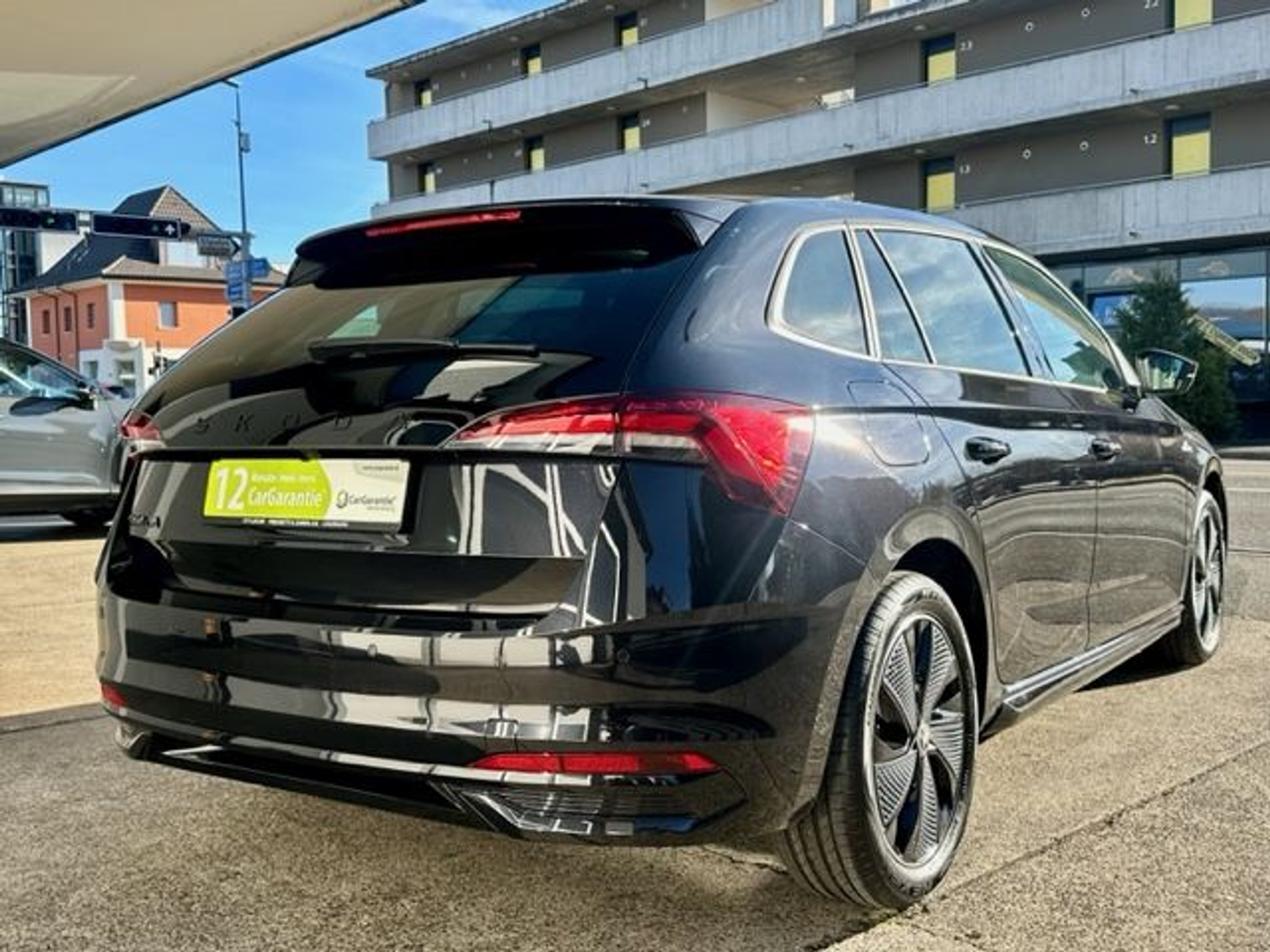 listing desktop thumbnail image 3