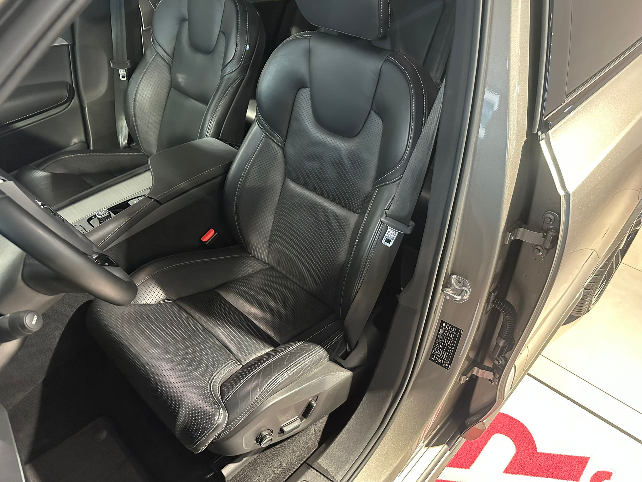 listing desktop thumbnail image 6