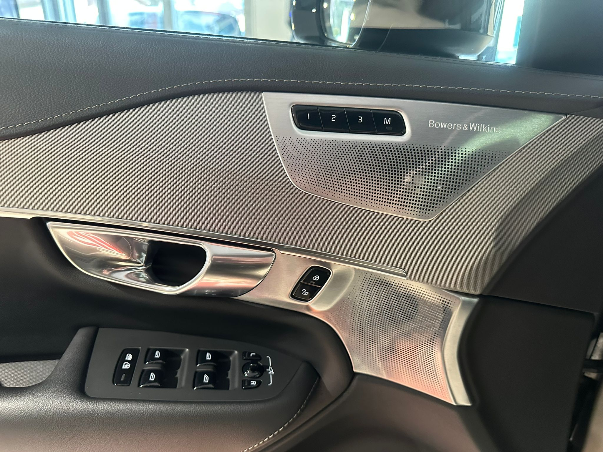 listing desktop thumbnail image 14