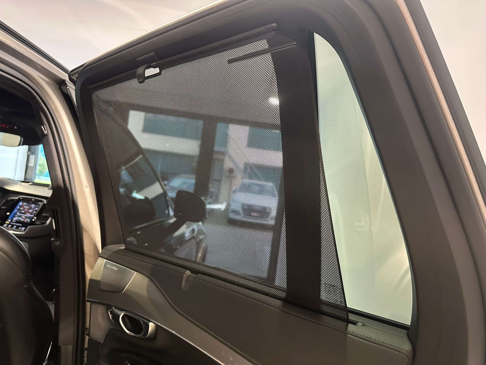 listing desktop thumbnail image 16