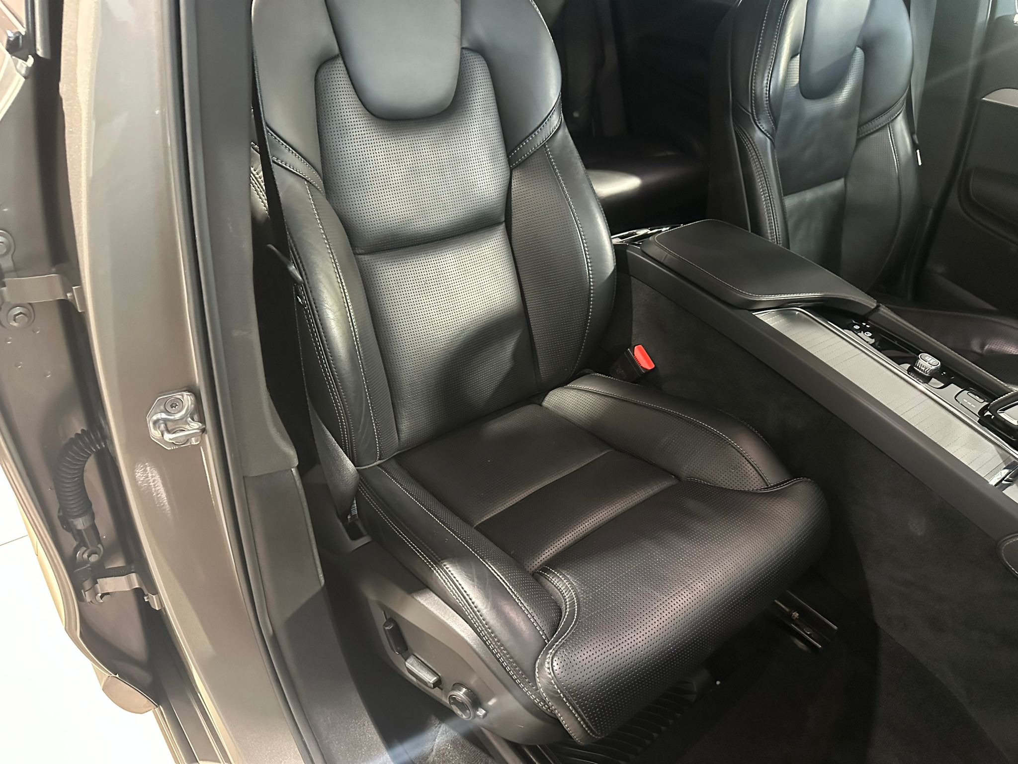 listing desktop thumbnail image 7