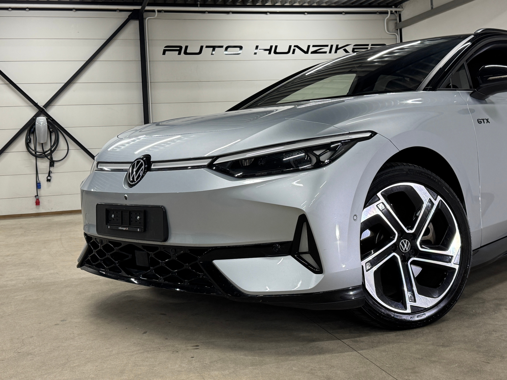 listing desktop thumbnail image 1