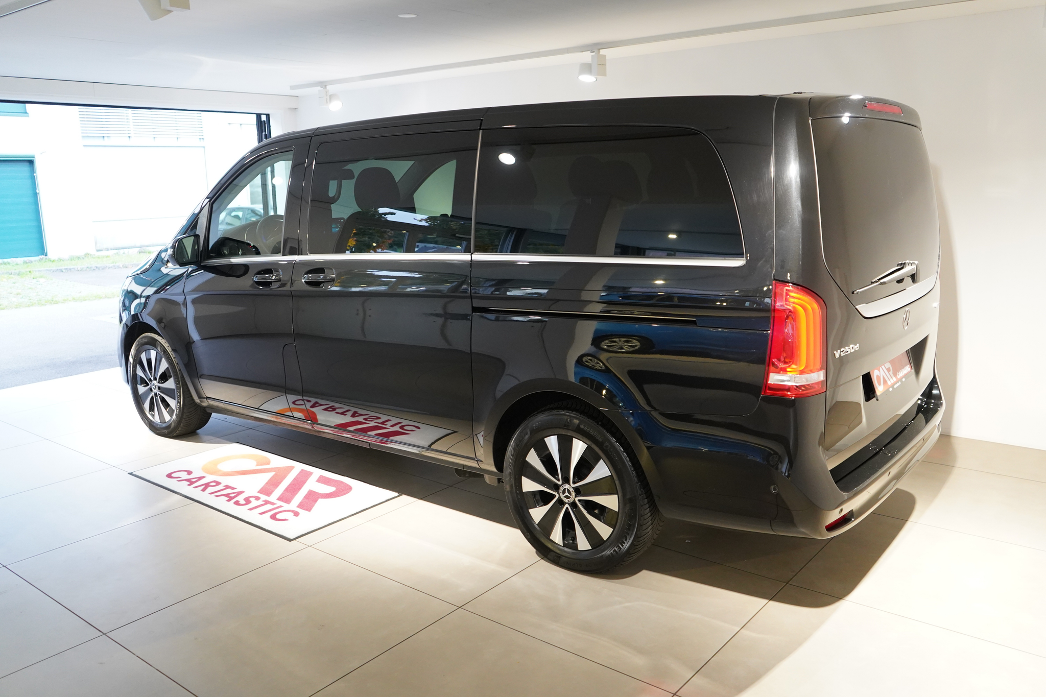 listing desktop thumbnail image 2