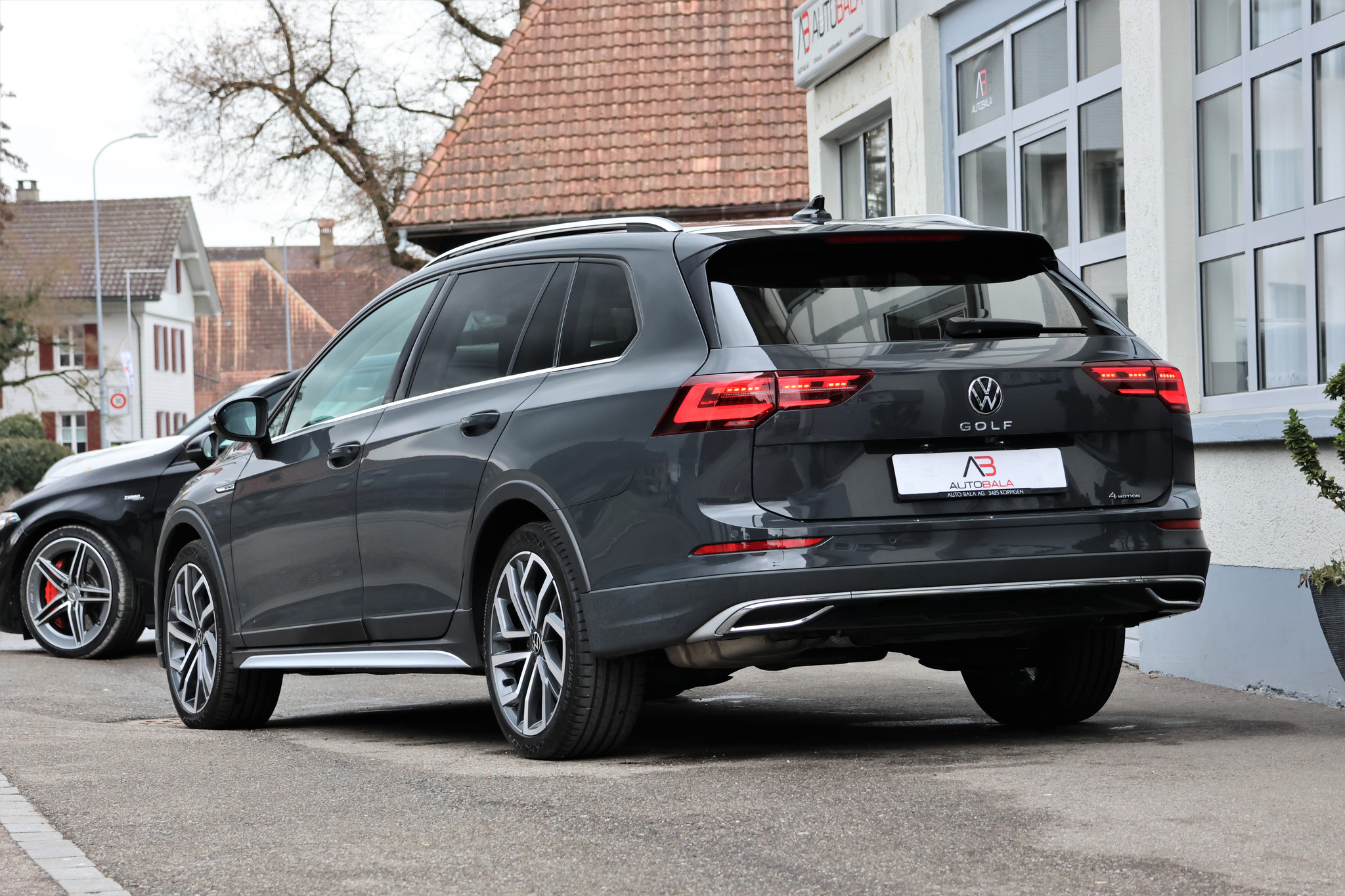 listing desktop thumbnail image 2