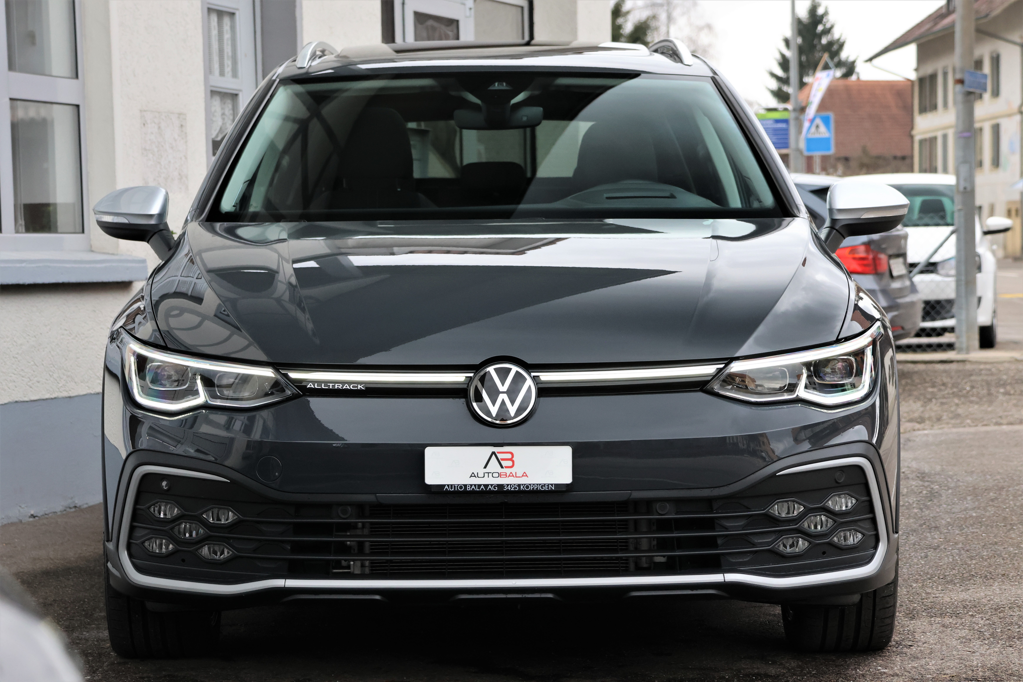 listing desktop thumbnail image 1