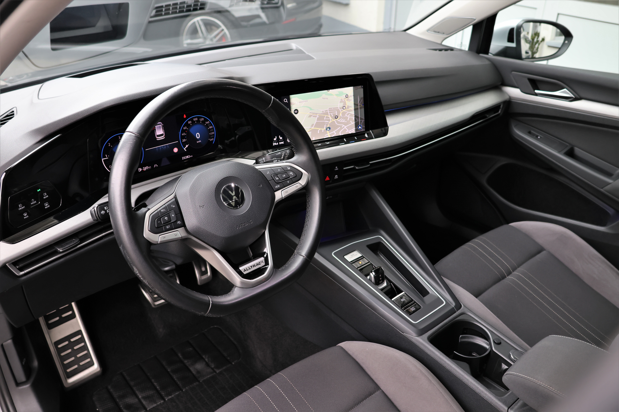 listing desktop thumbnail image 10