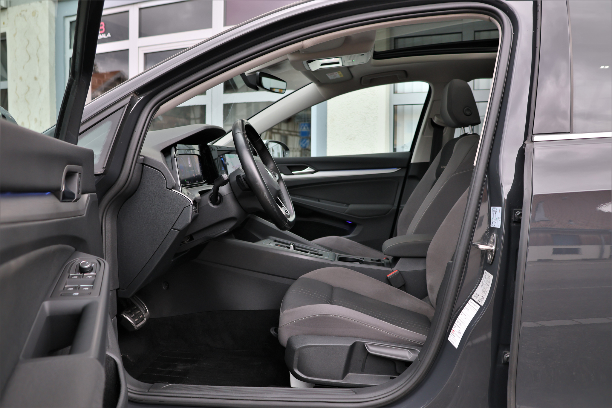 listing desktop thumbnail image 9