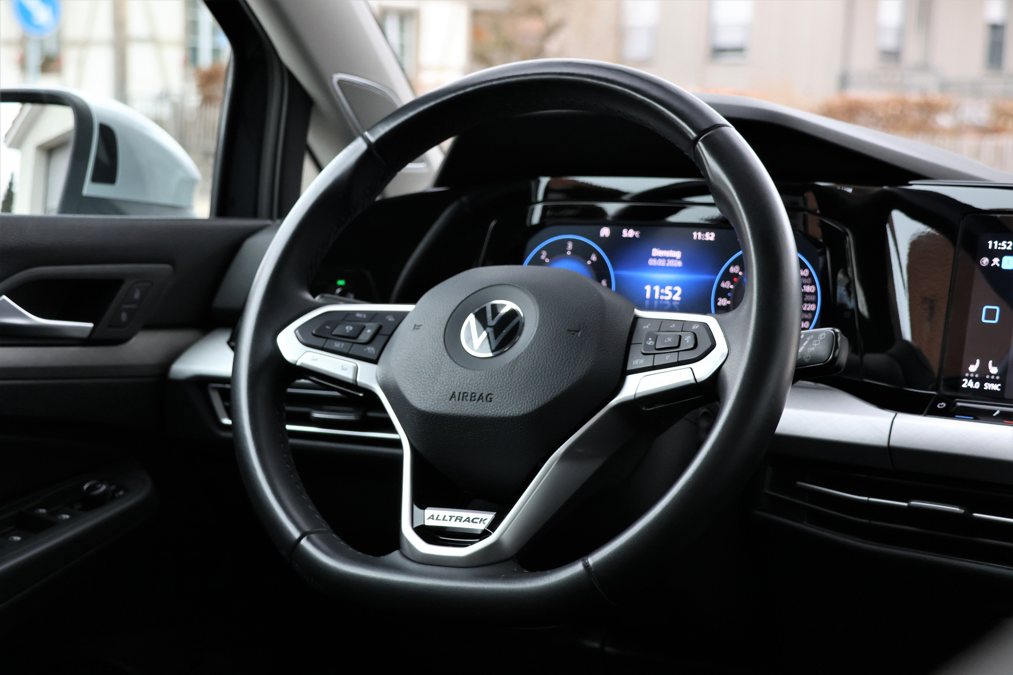 listing desktop thumbnail image 14