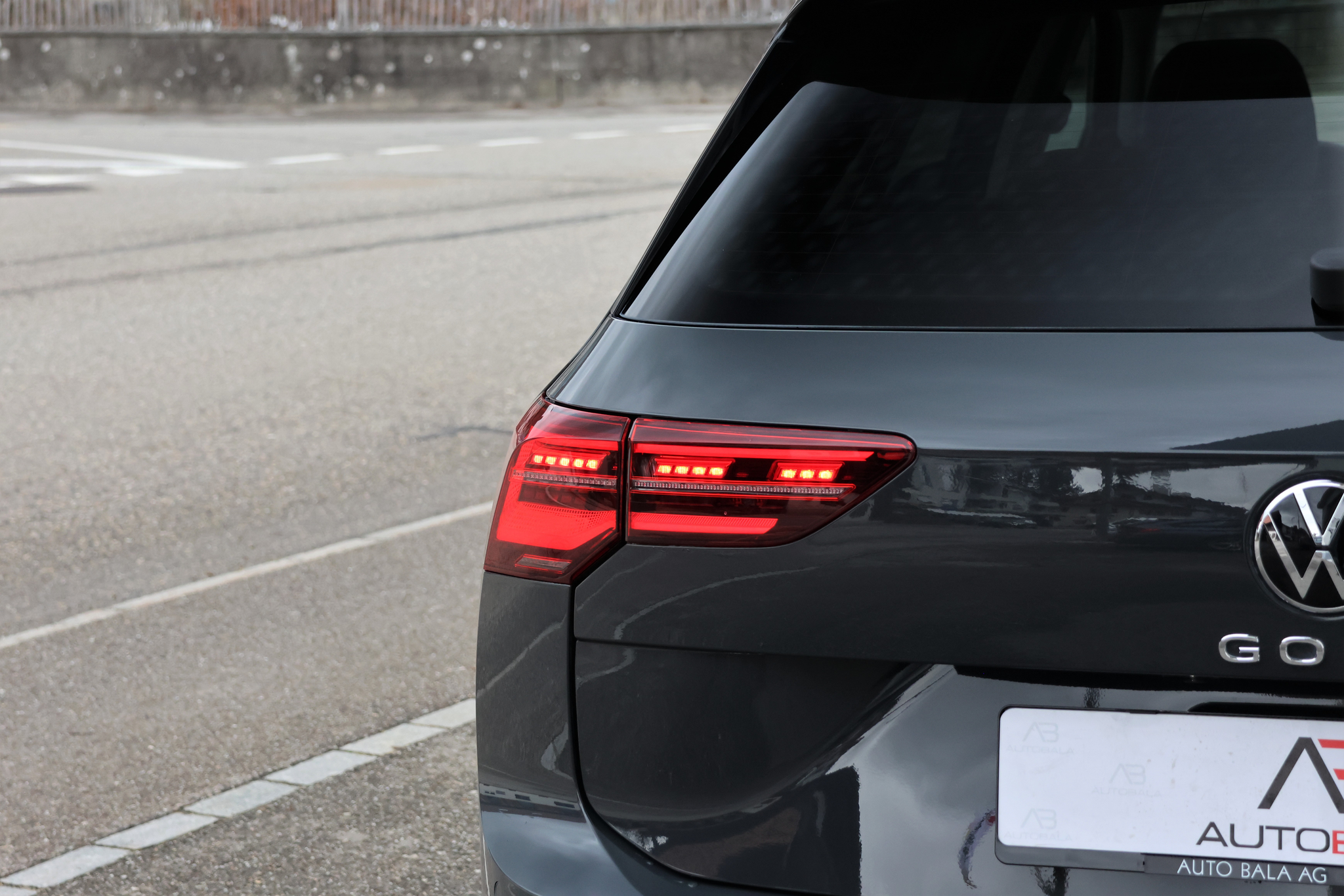 listing desktop thumbnail image 5