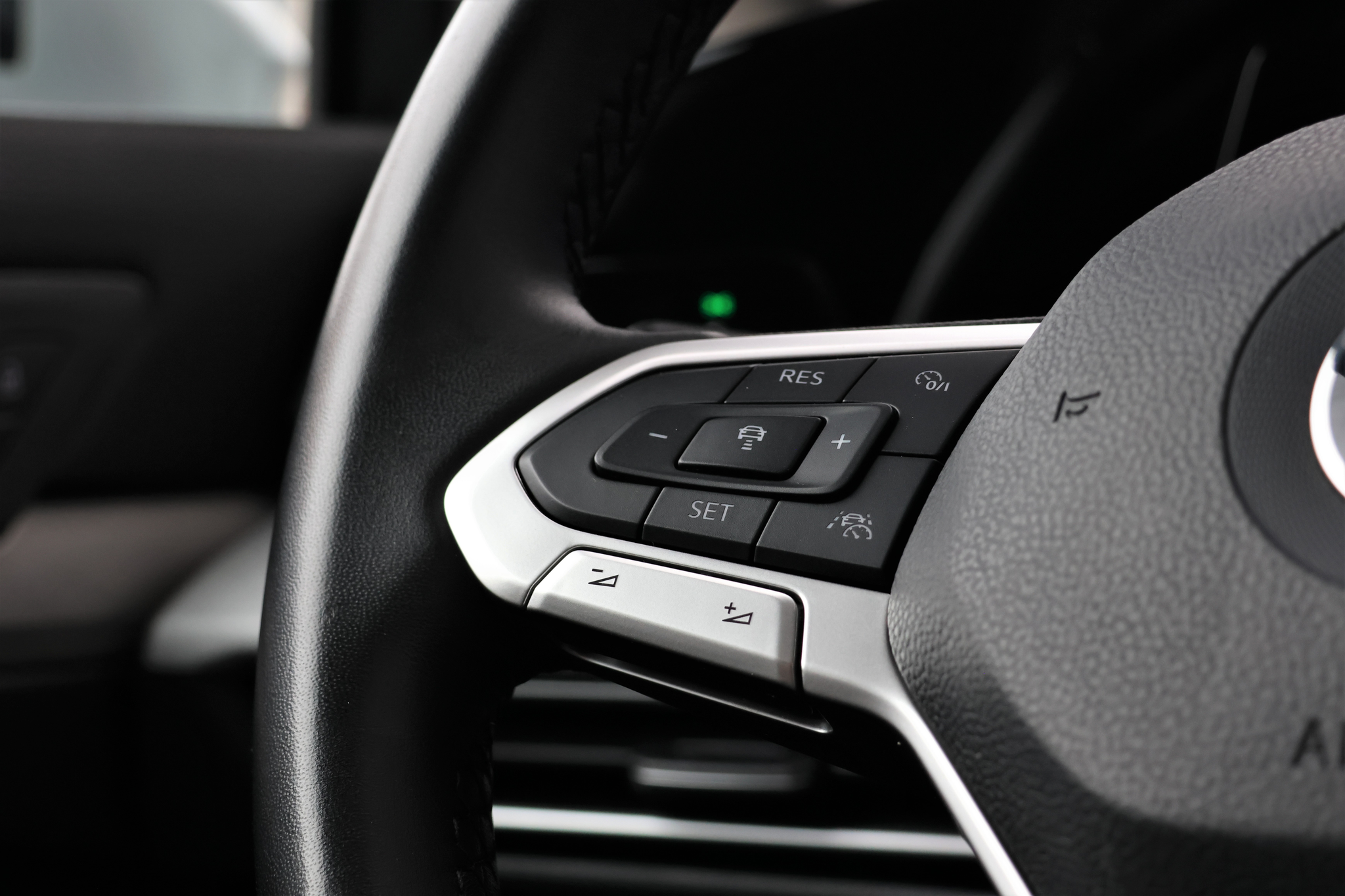 listing desktop thumbnail image 16