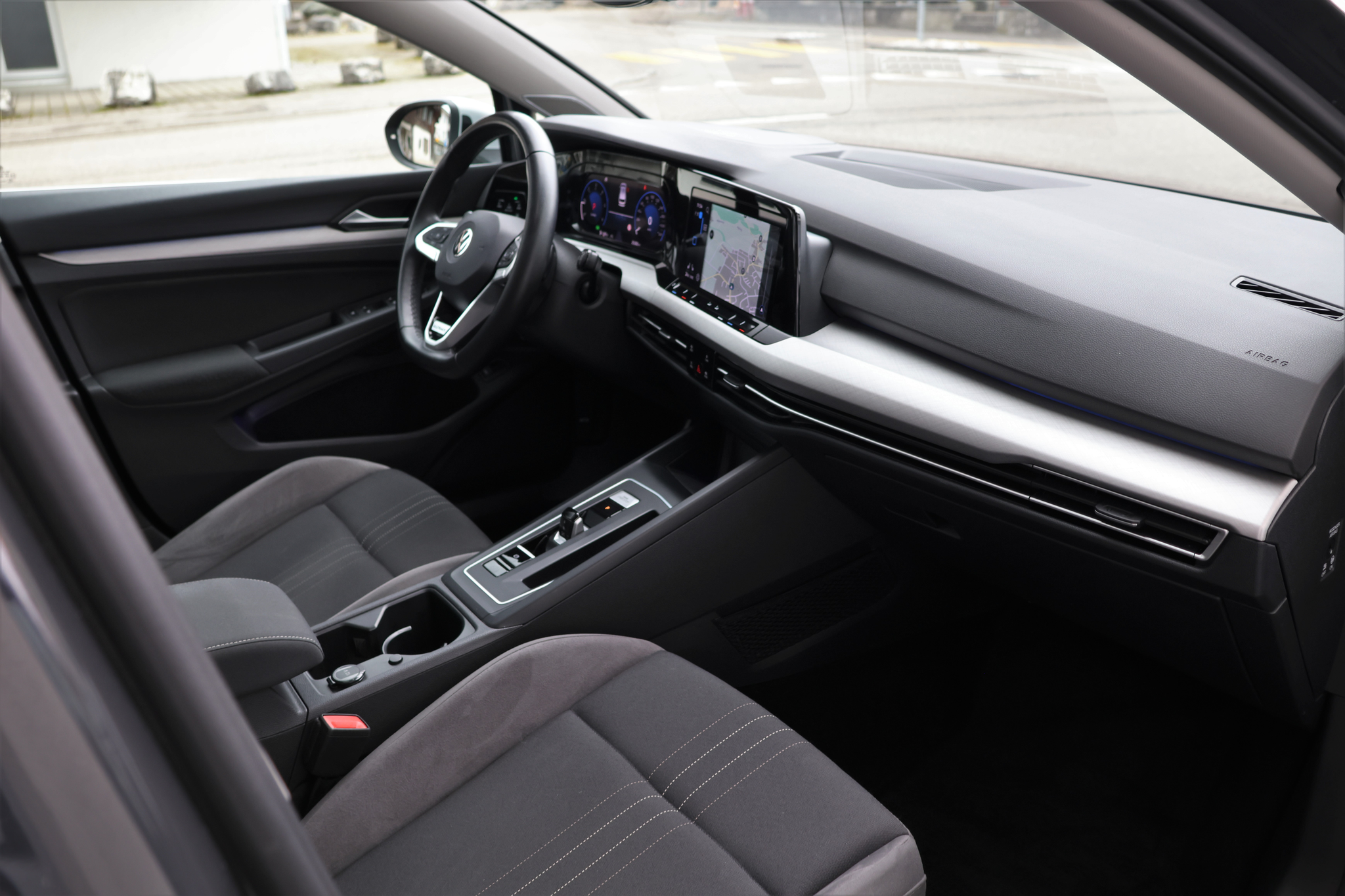 listing desktop thumbnail image 19