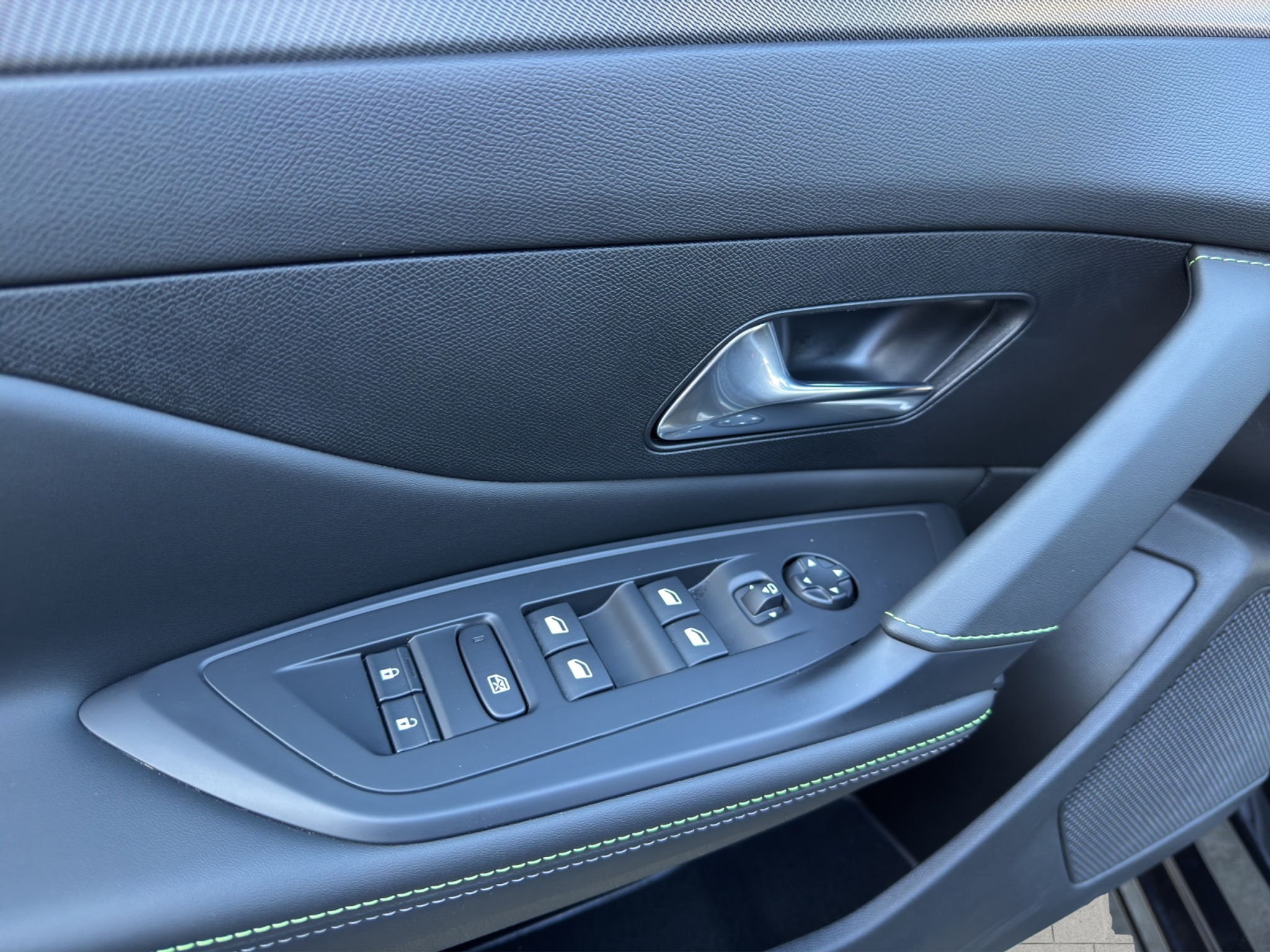 listing desktop thumbnail image 22