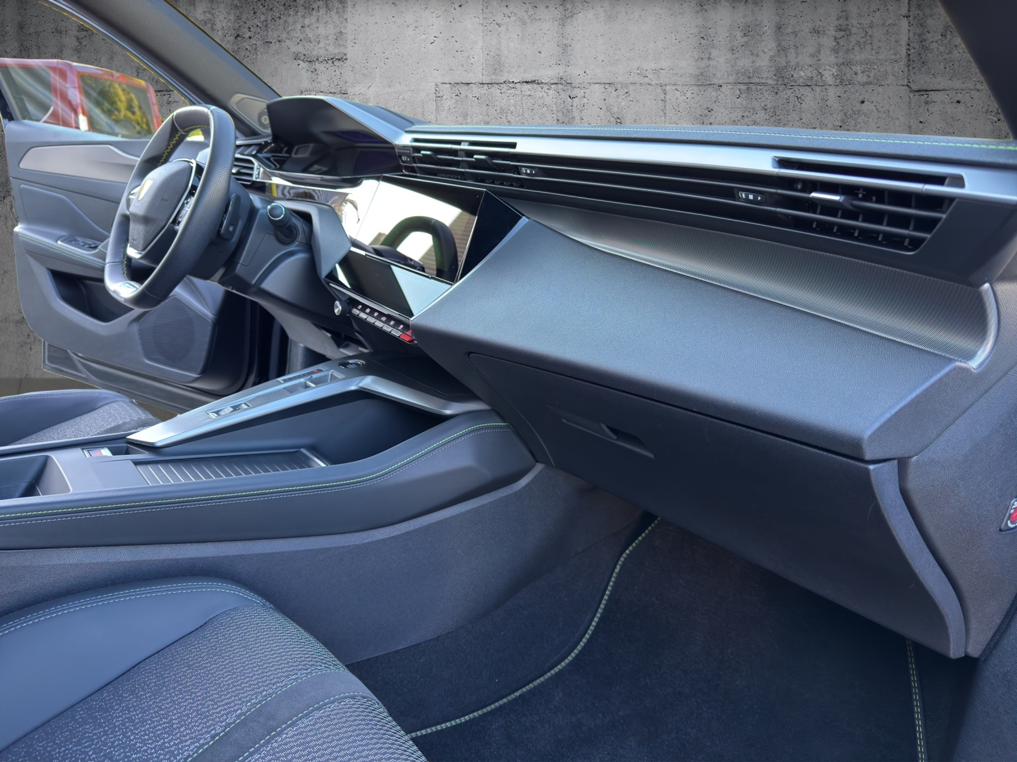 listing desktop thumbnail image 23