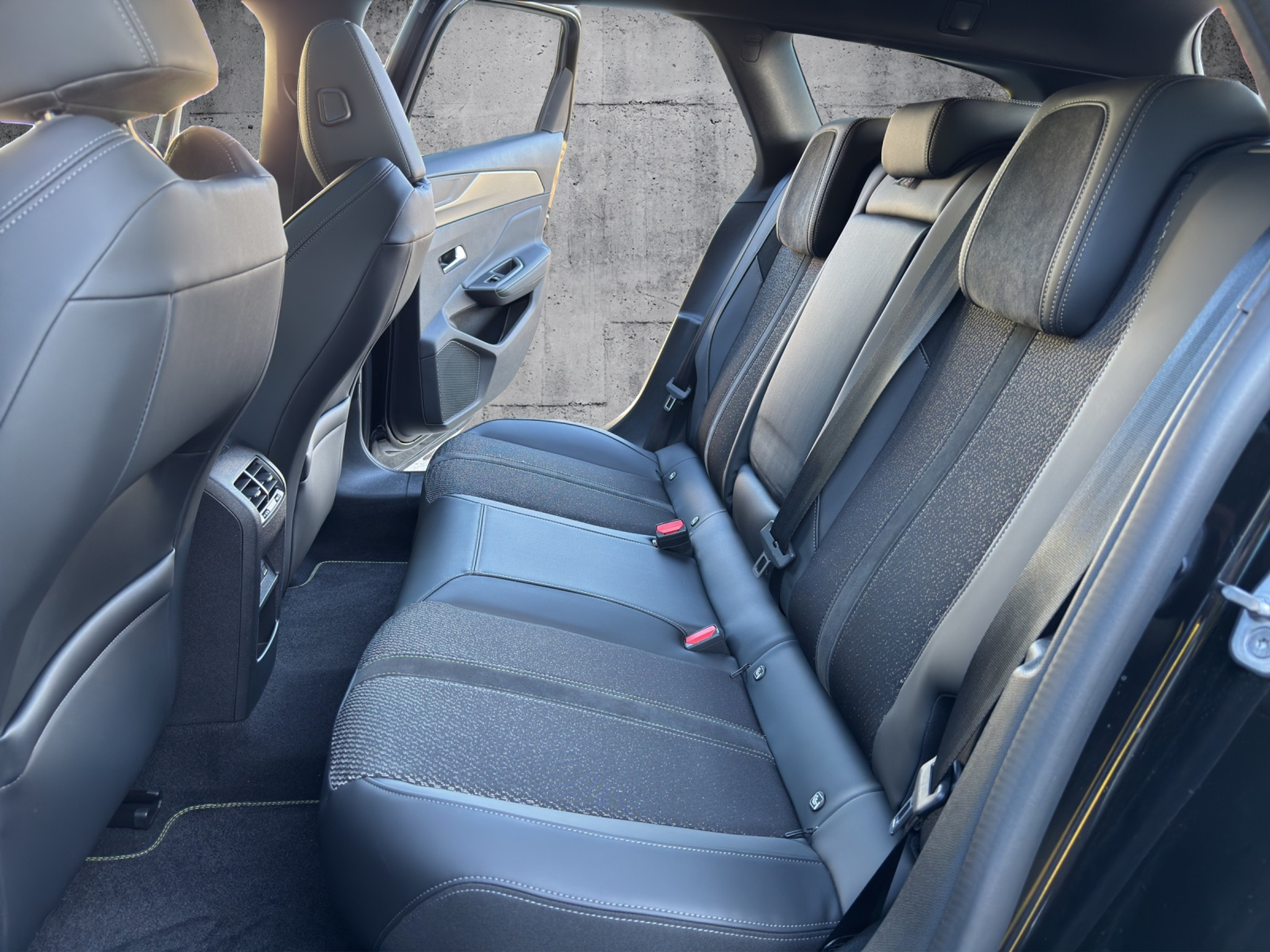 listing desktop thumbnail image 25