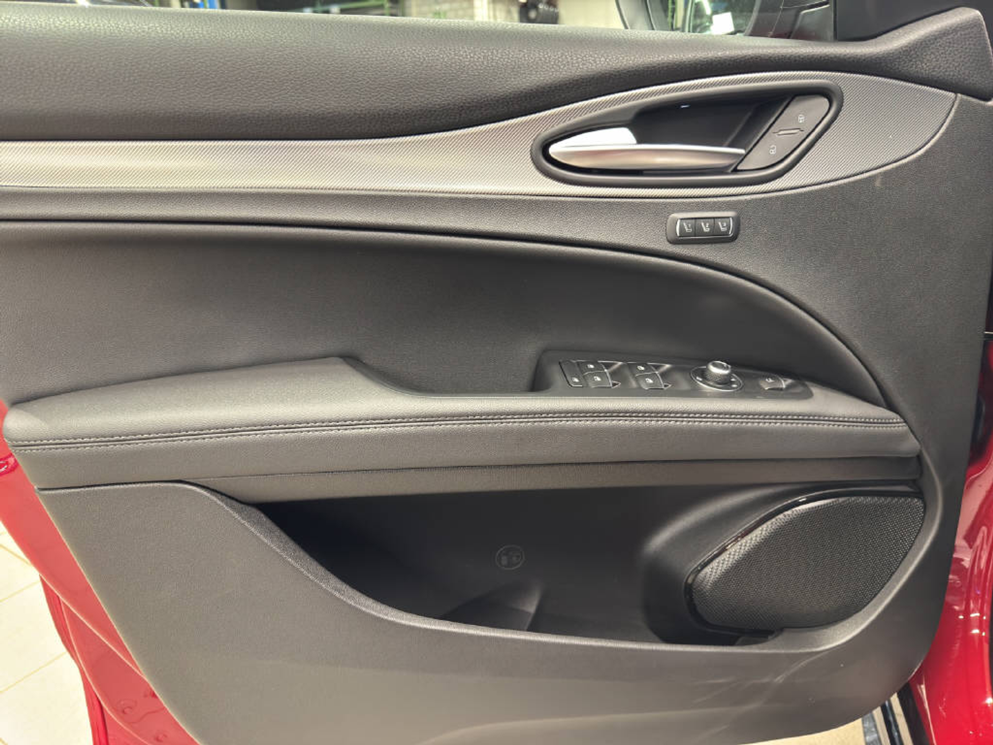 listing desktop thumbnail image 12