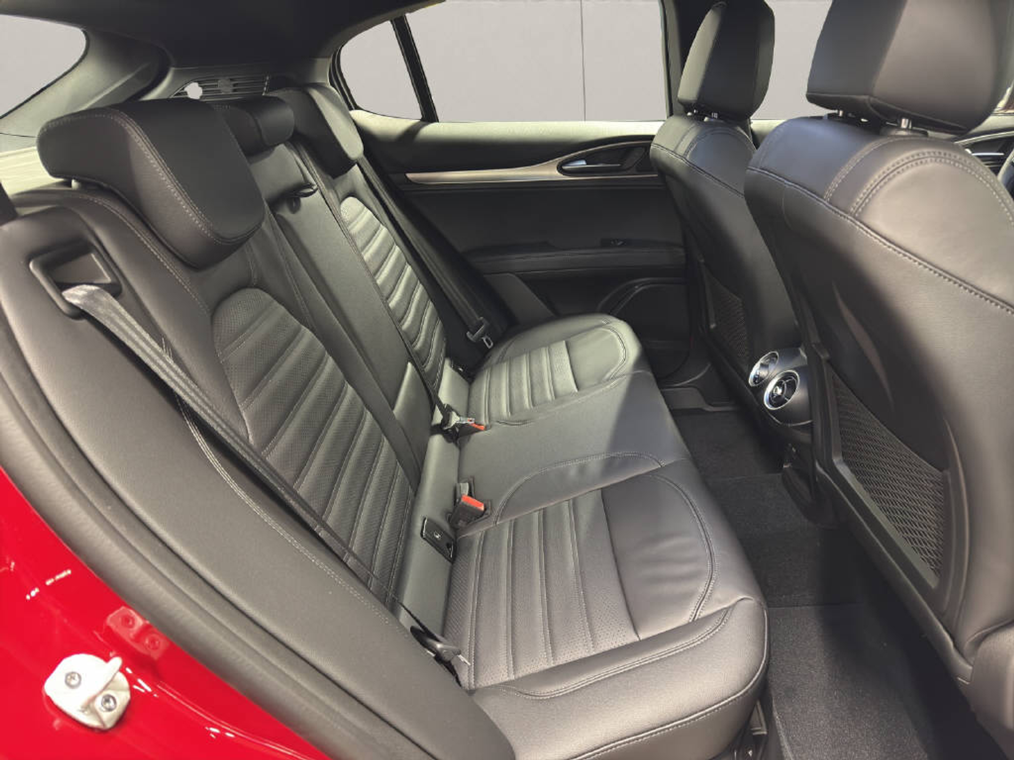 listing desktop thumbnail image 15