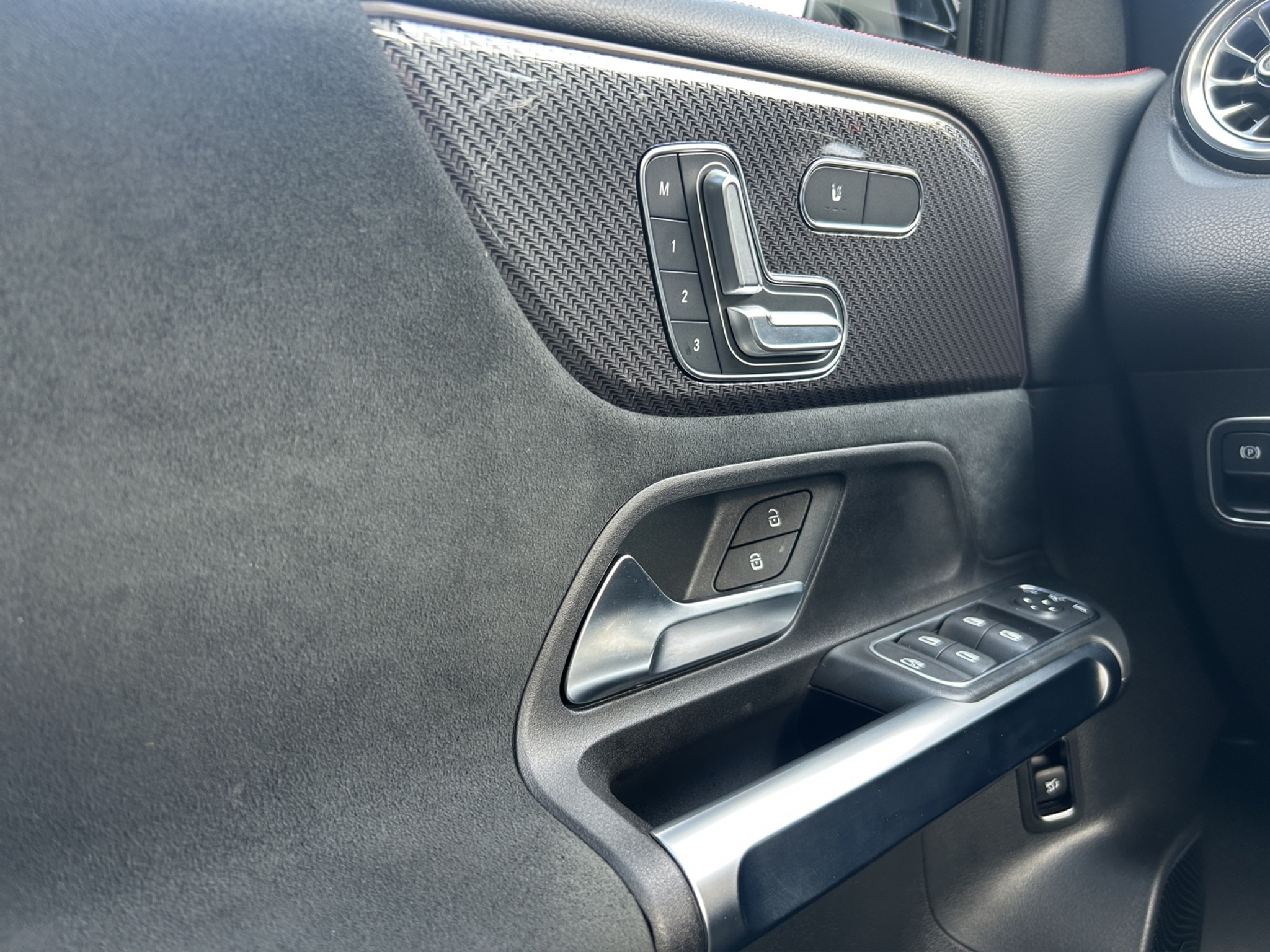 listing desktop thumbnail image 15