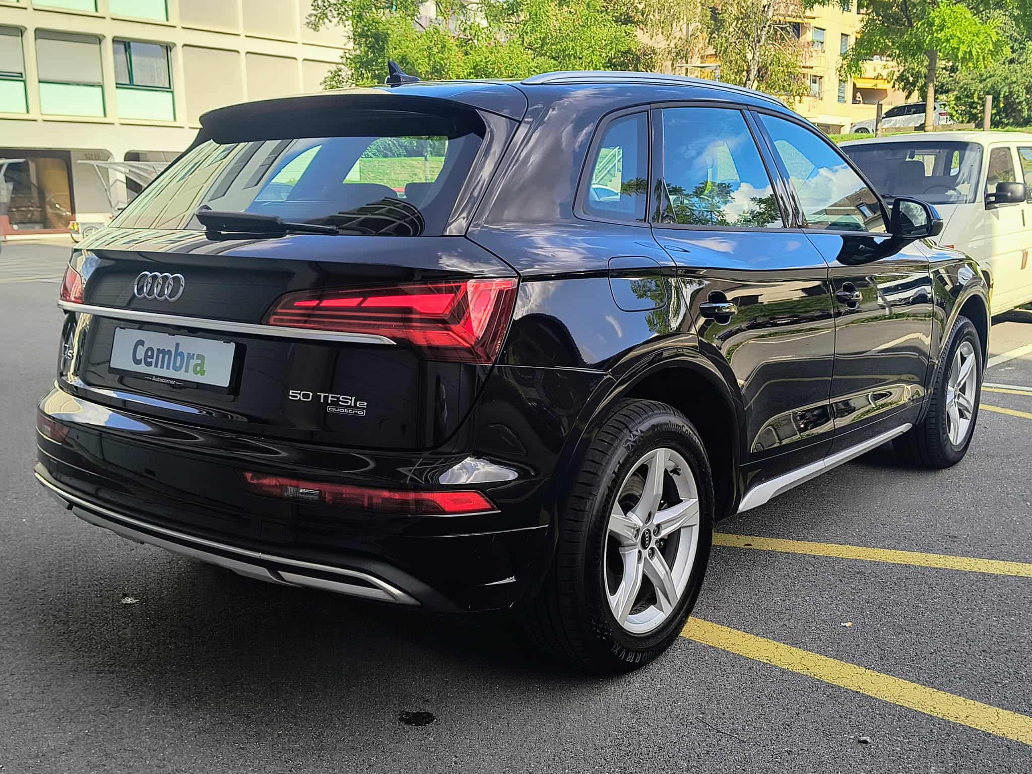 listing desktop thumbnail image 4