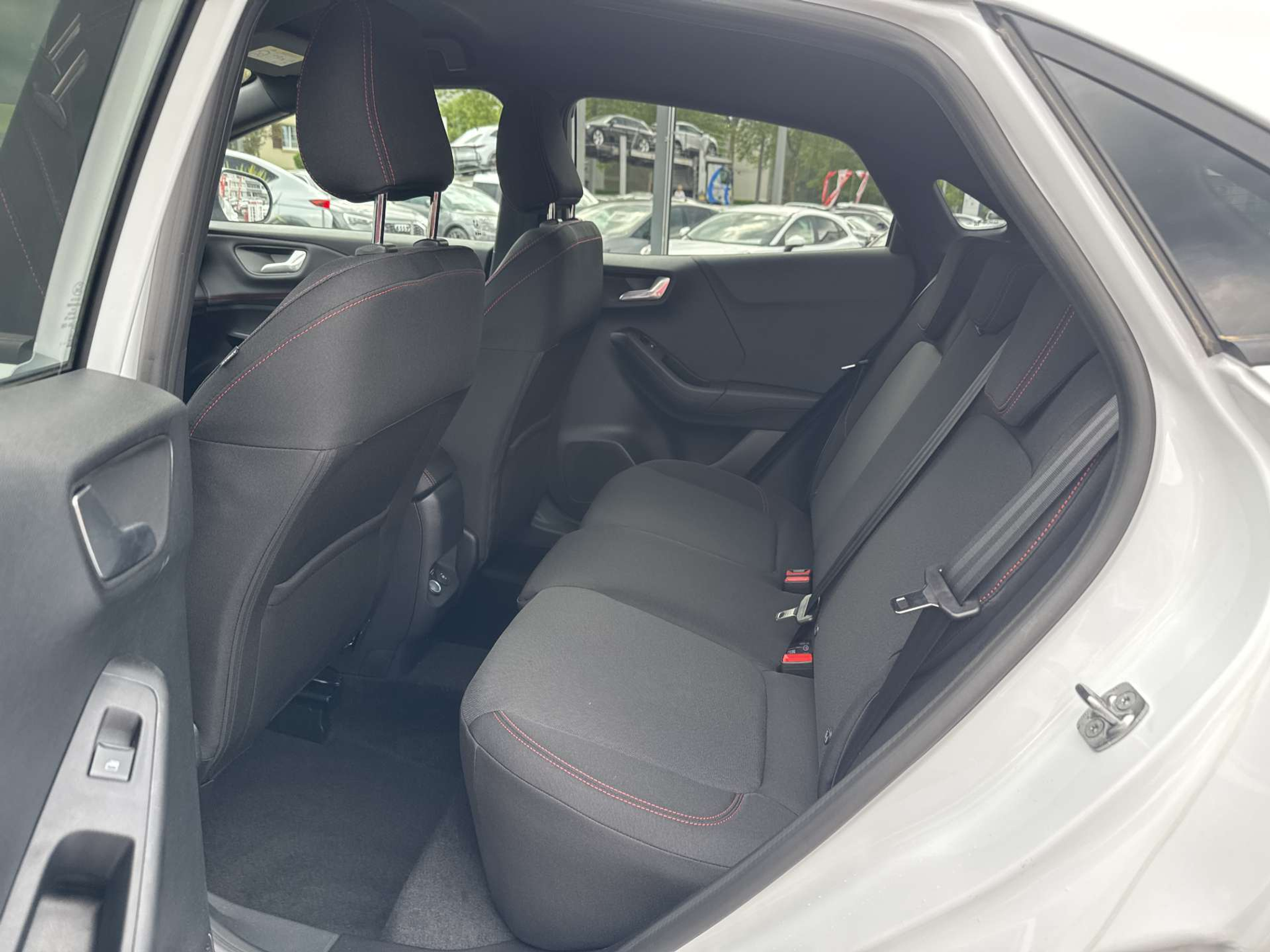 listing desktop thumbnail image 6