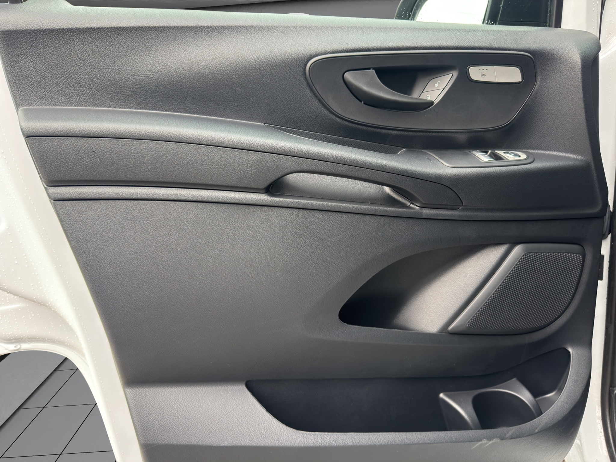 listing desktop thumbnail image 10