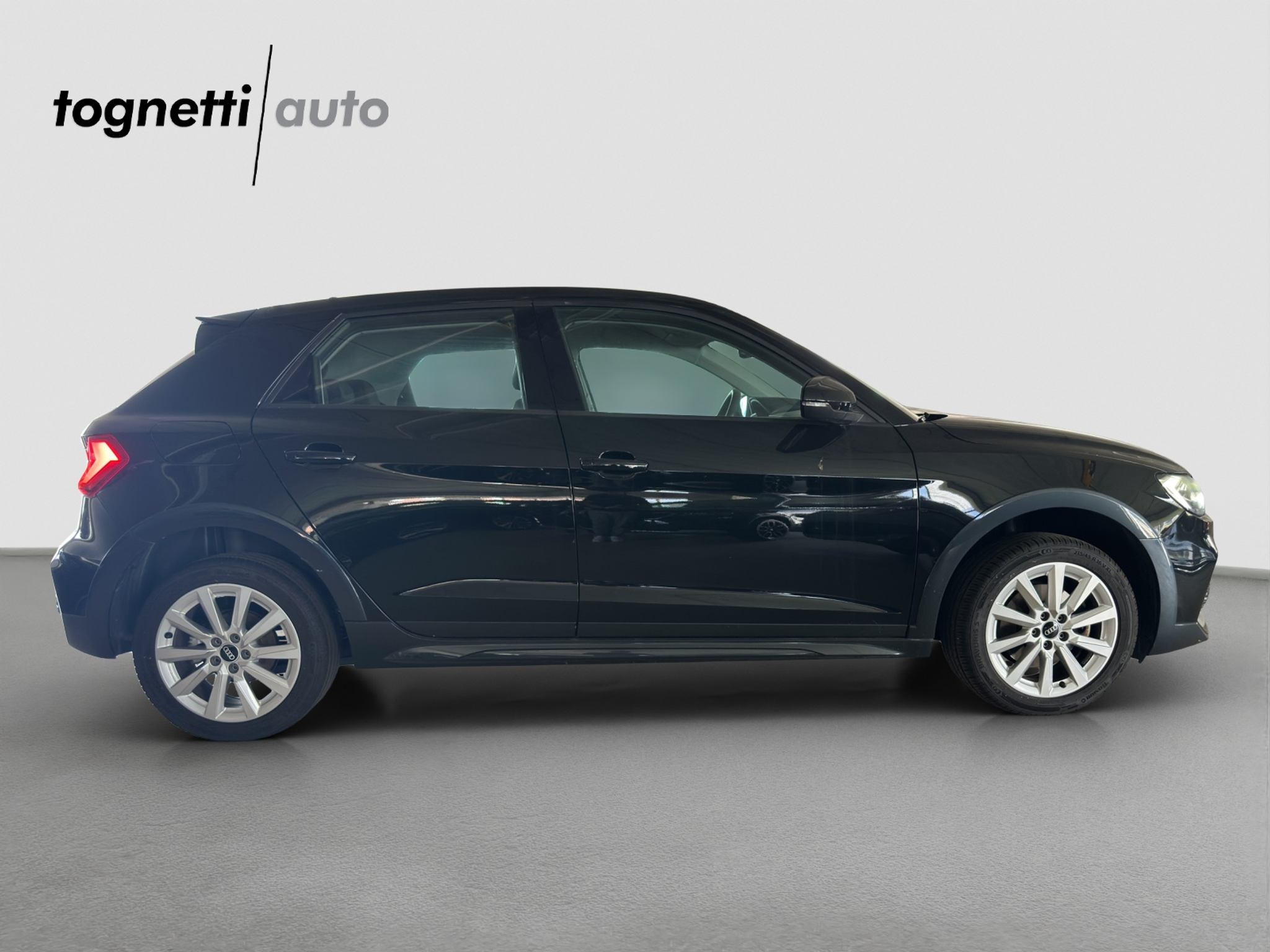 listing desktop thumbnail image 2