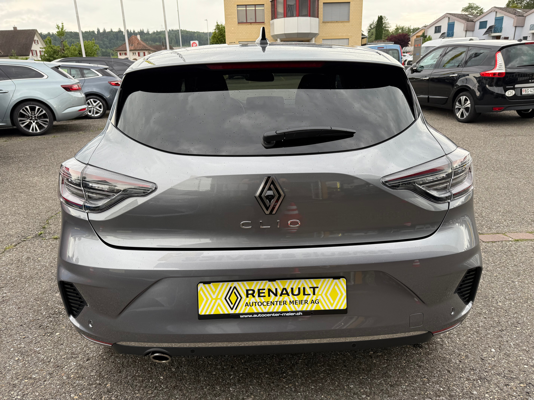 listing desktop thumbnail image 4