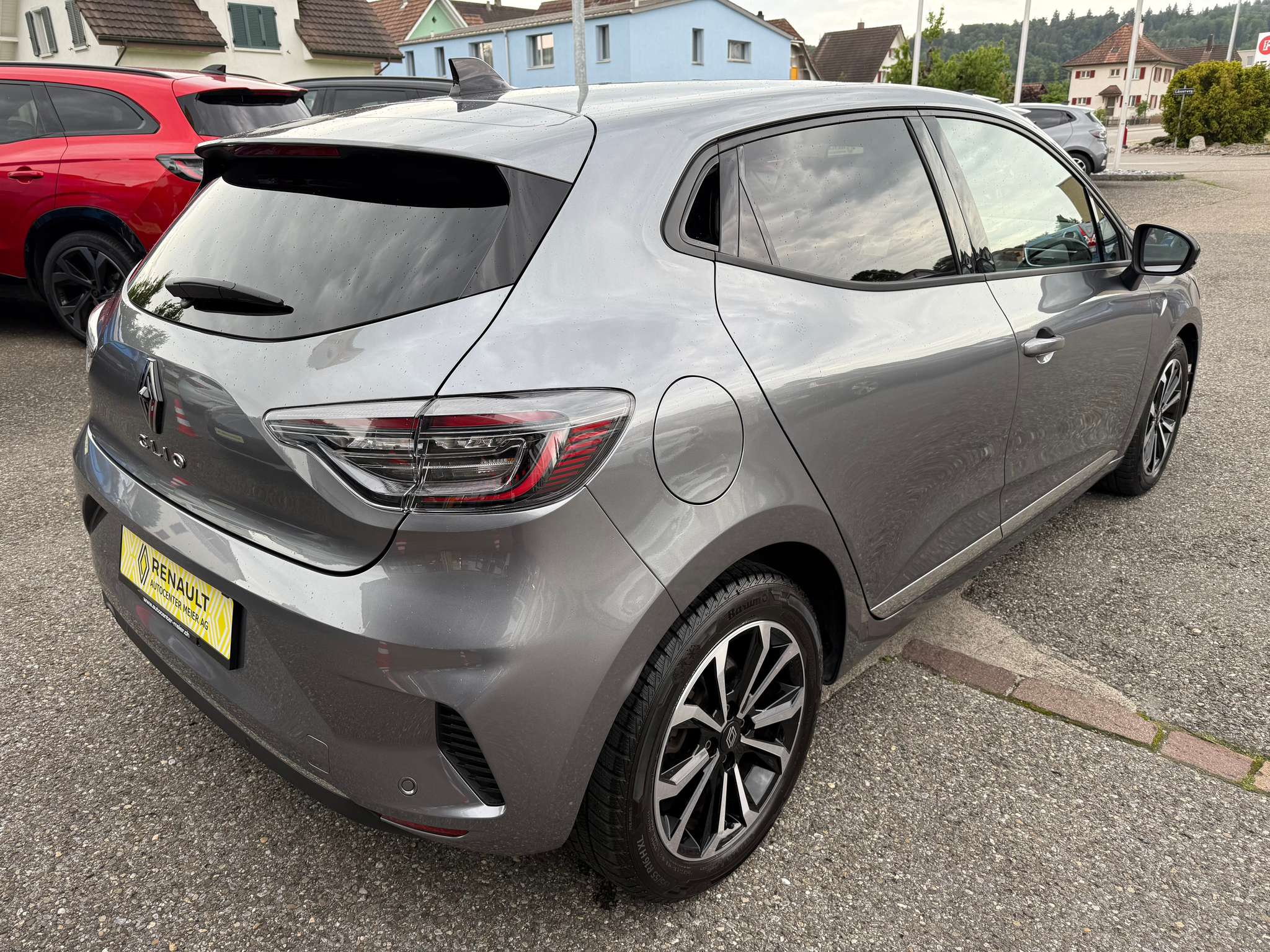 listing desktop thumbnail image 5