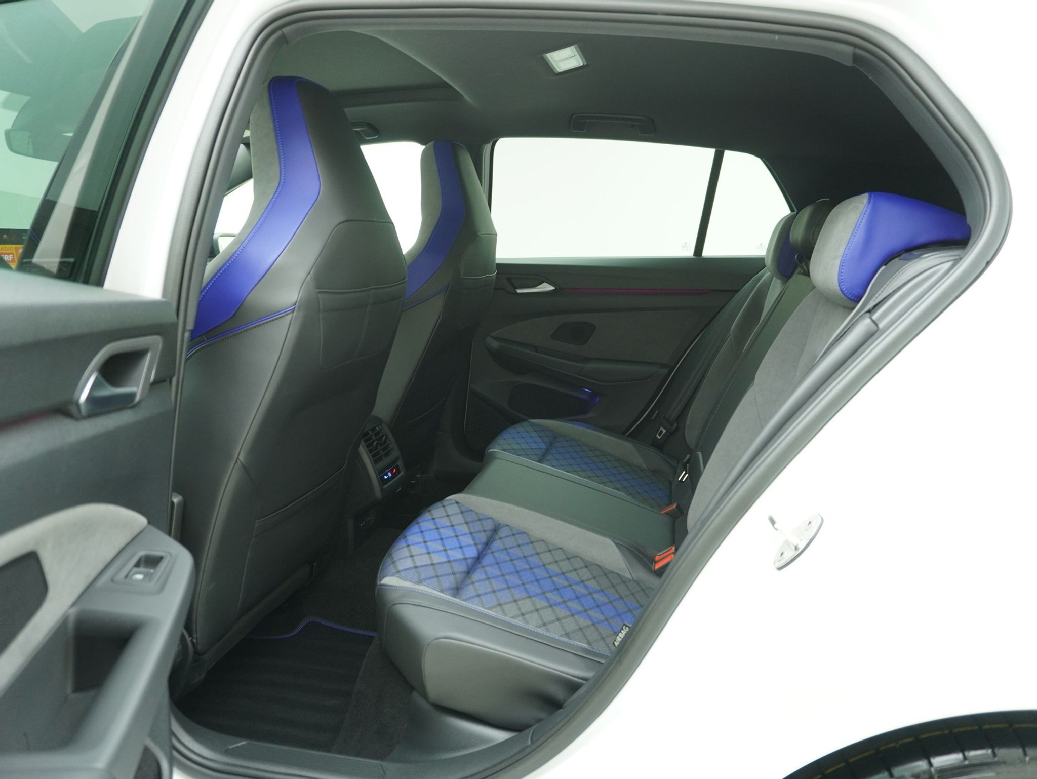 listing desktop thumbnail image 11