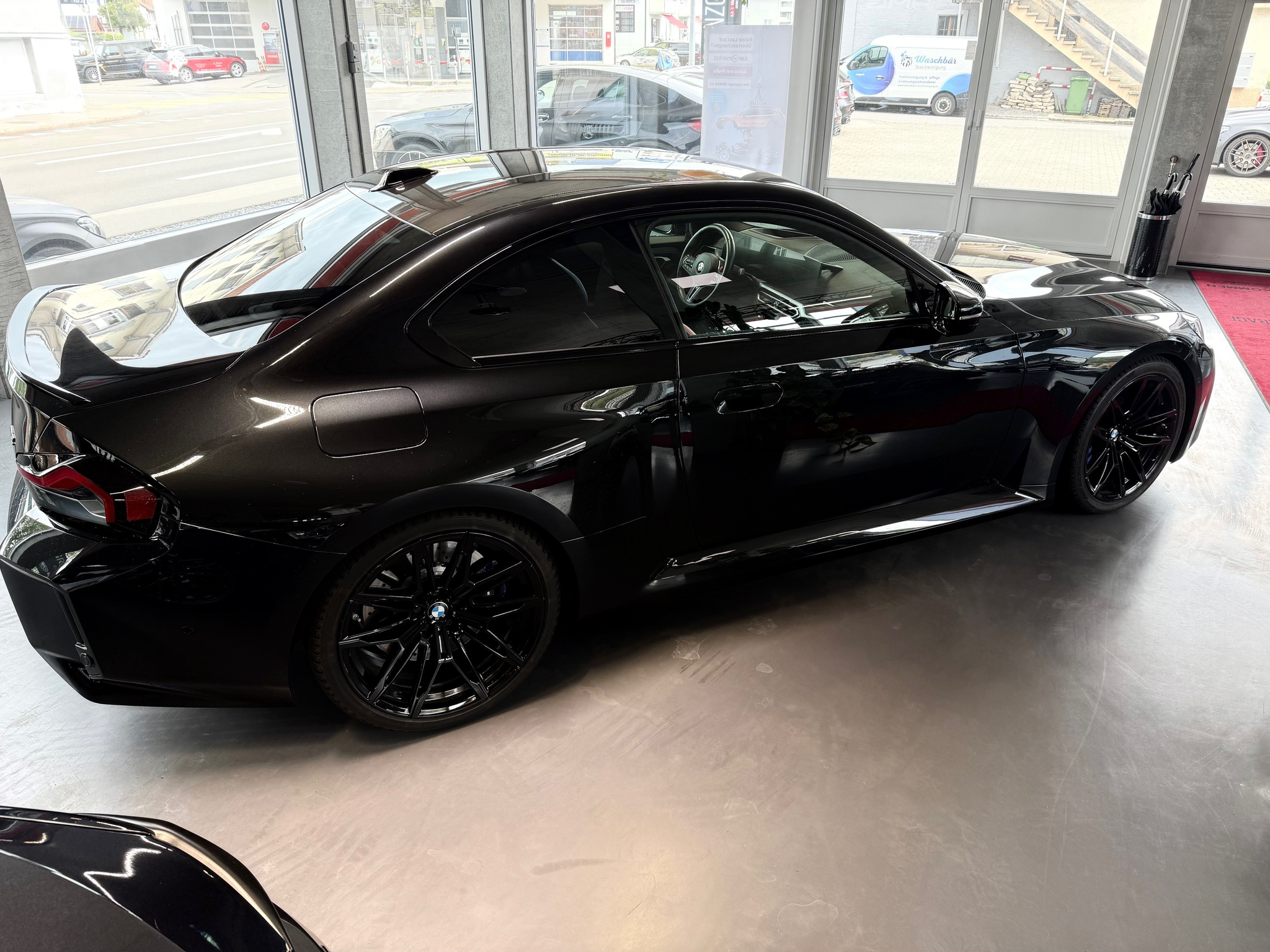 listing desktop thumbnail image 1