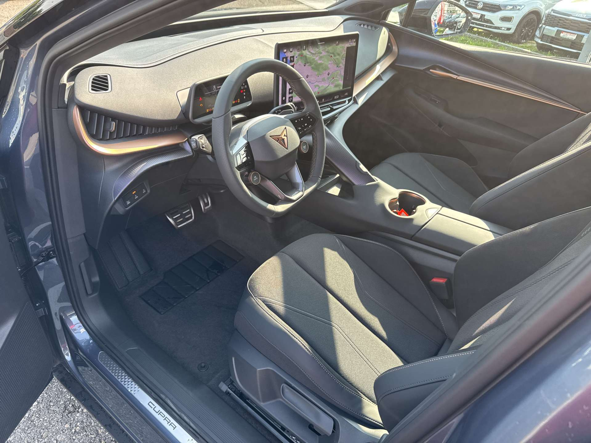 listing desktop thumbnail image 4