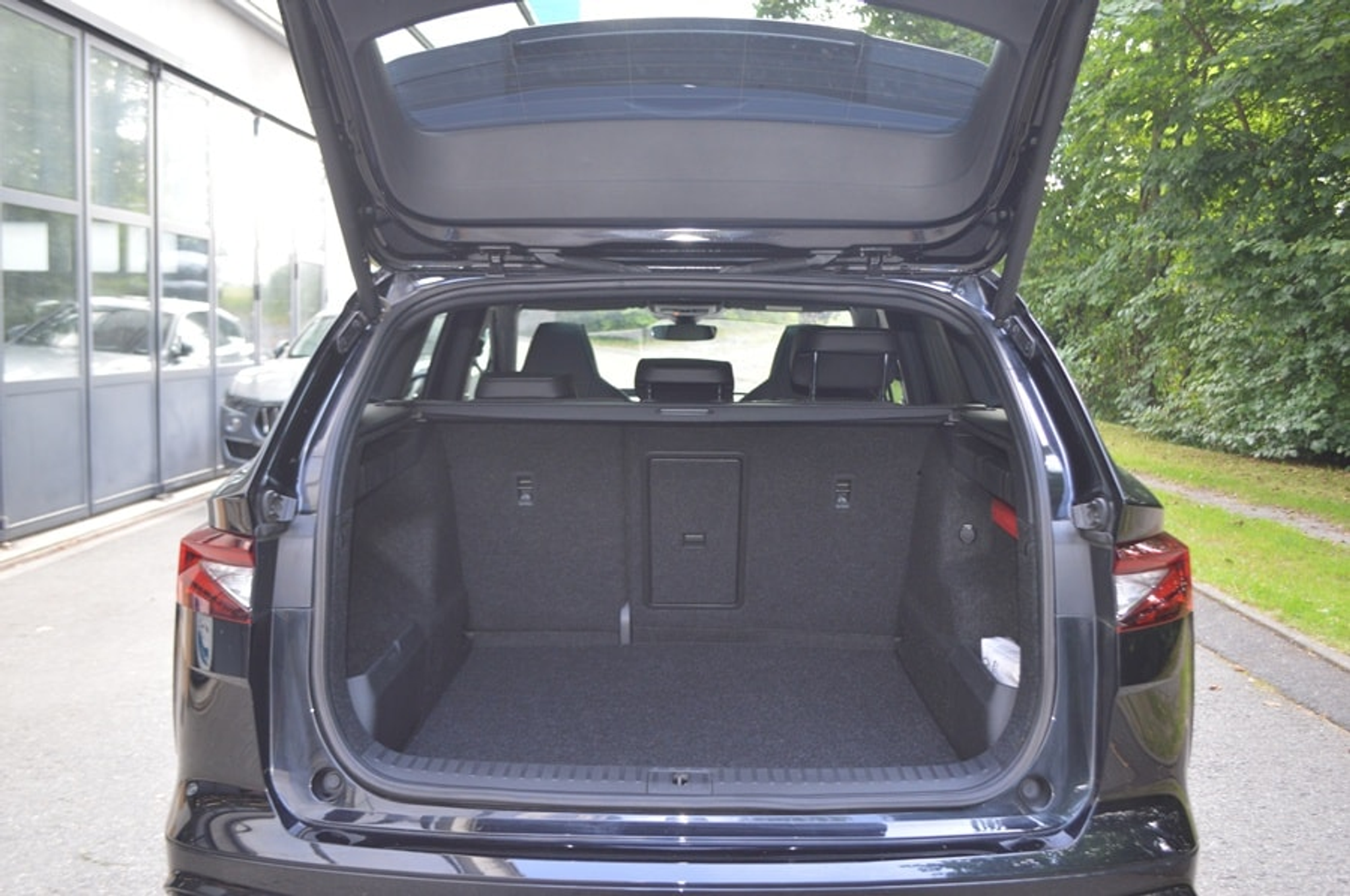 listing desktop thumbnail image 10