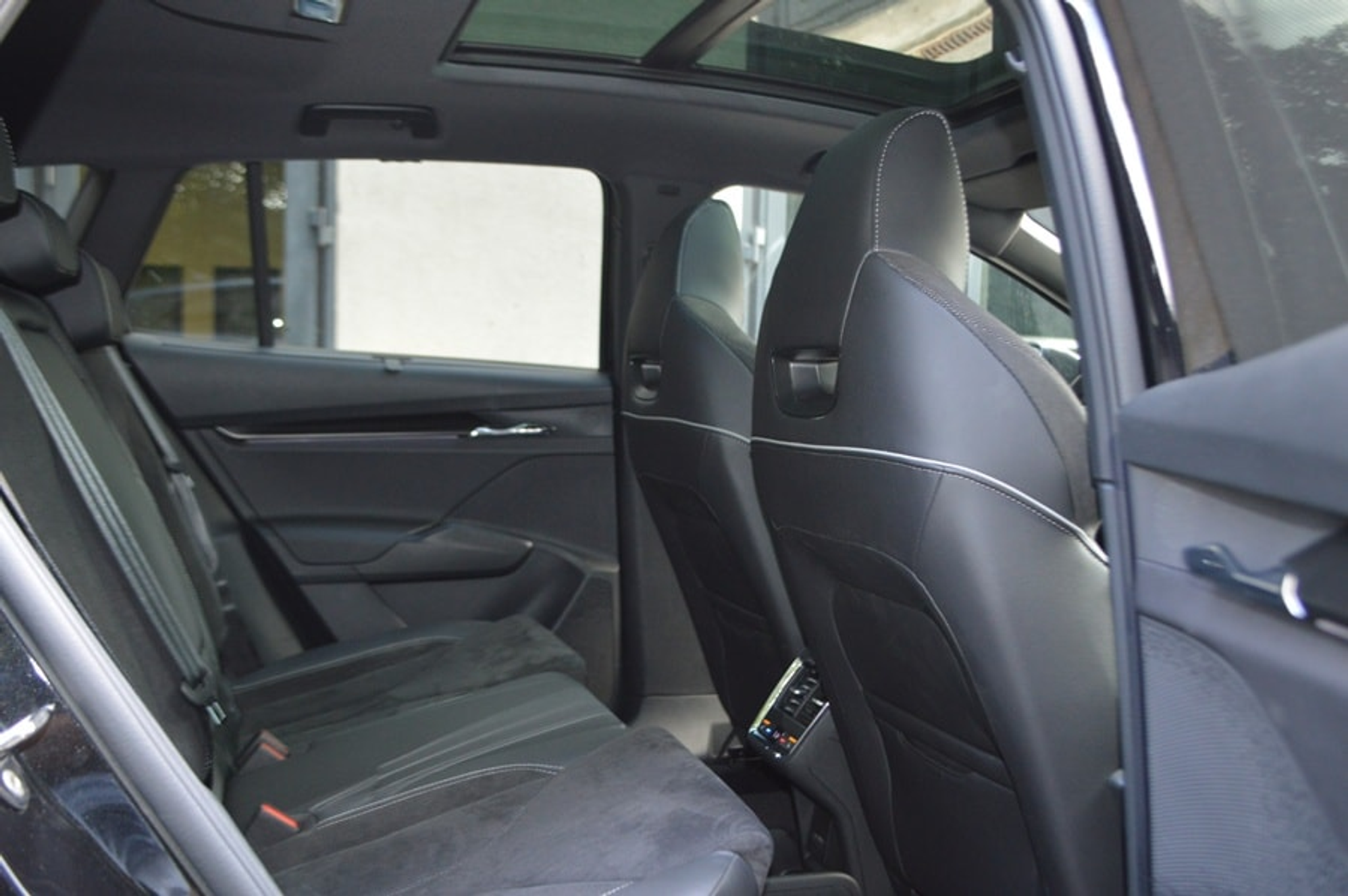 listing desktop thumbnail image 7