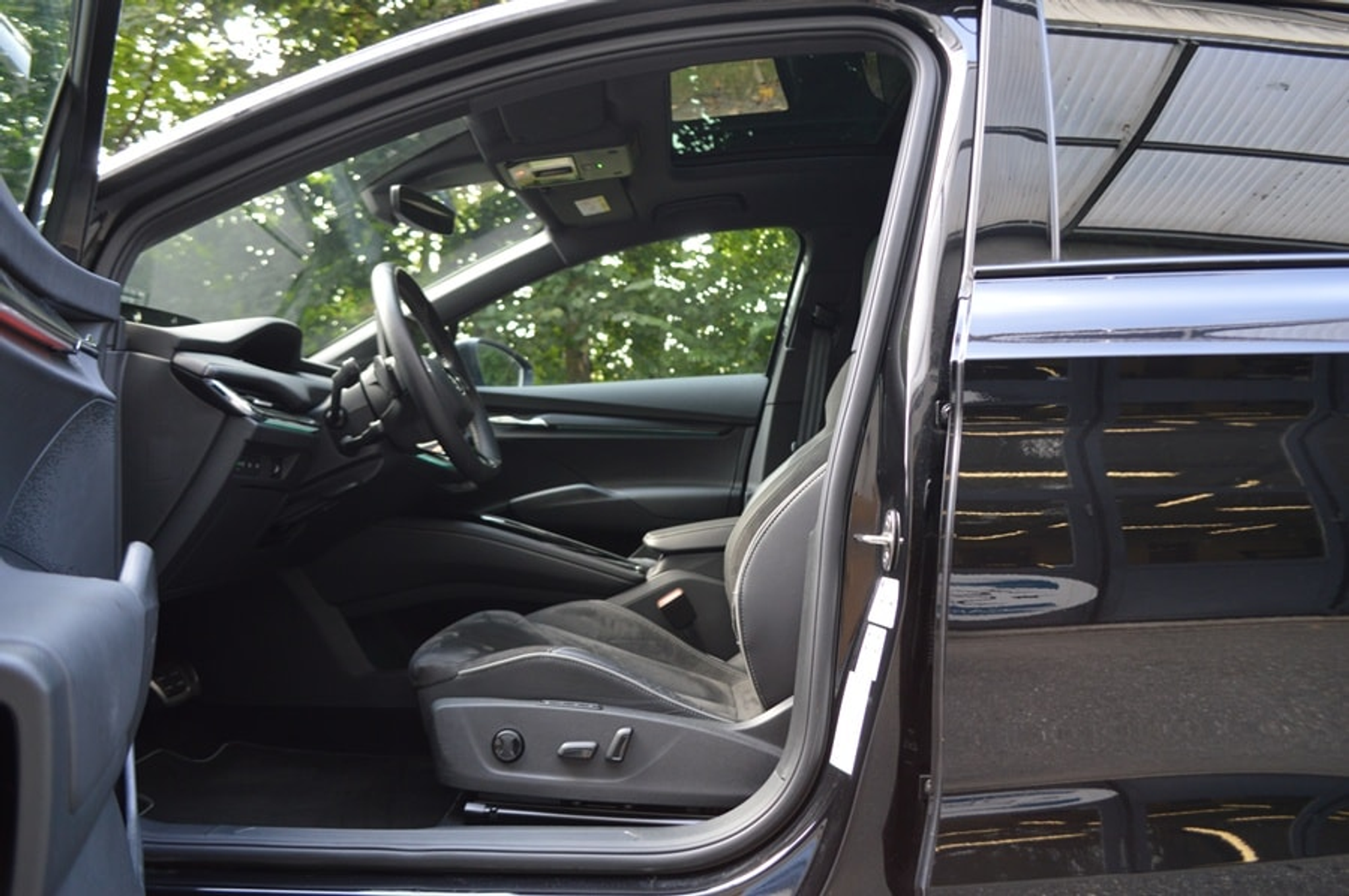 listing desktop thumbnail image 4