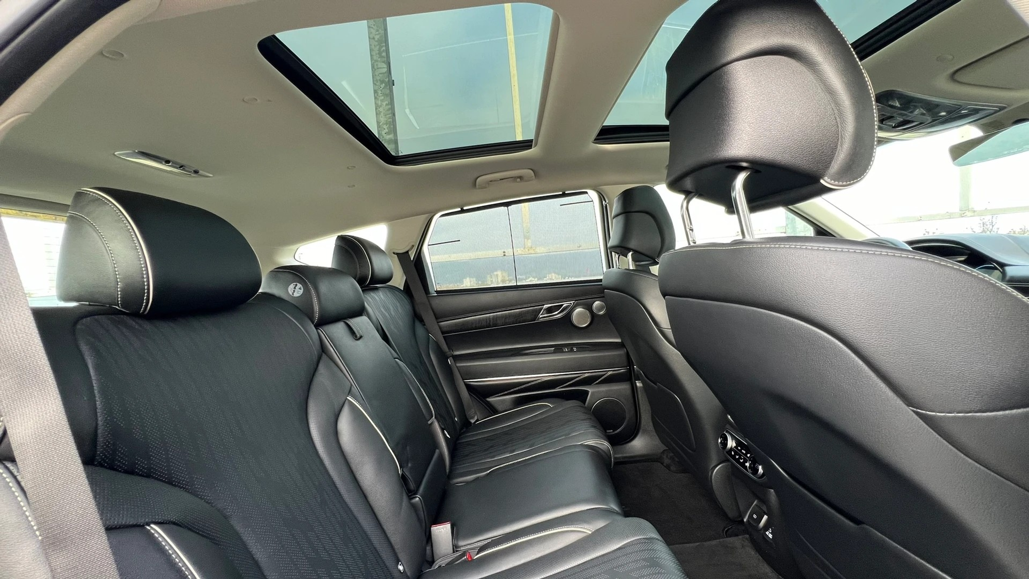 listing desktop thumbnail image 27