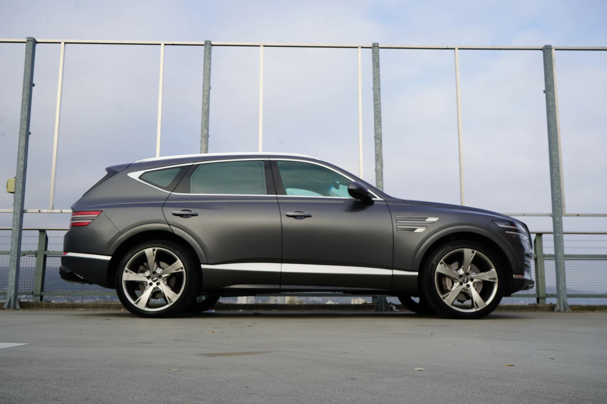 listing desktop thumbnail image 2