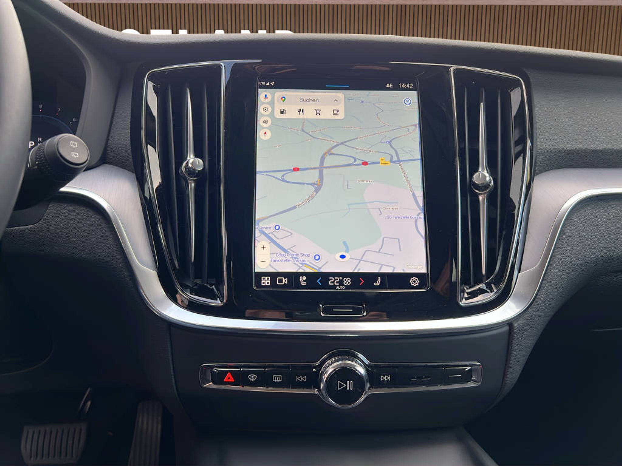 listing desktop thumbnail image 15