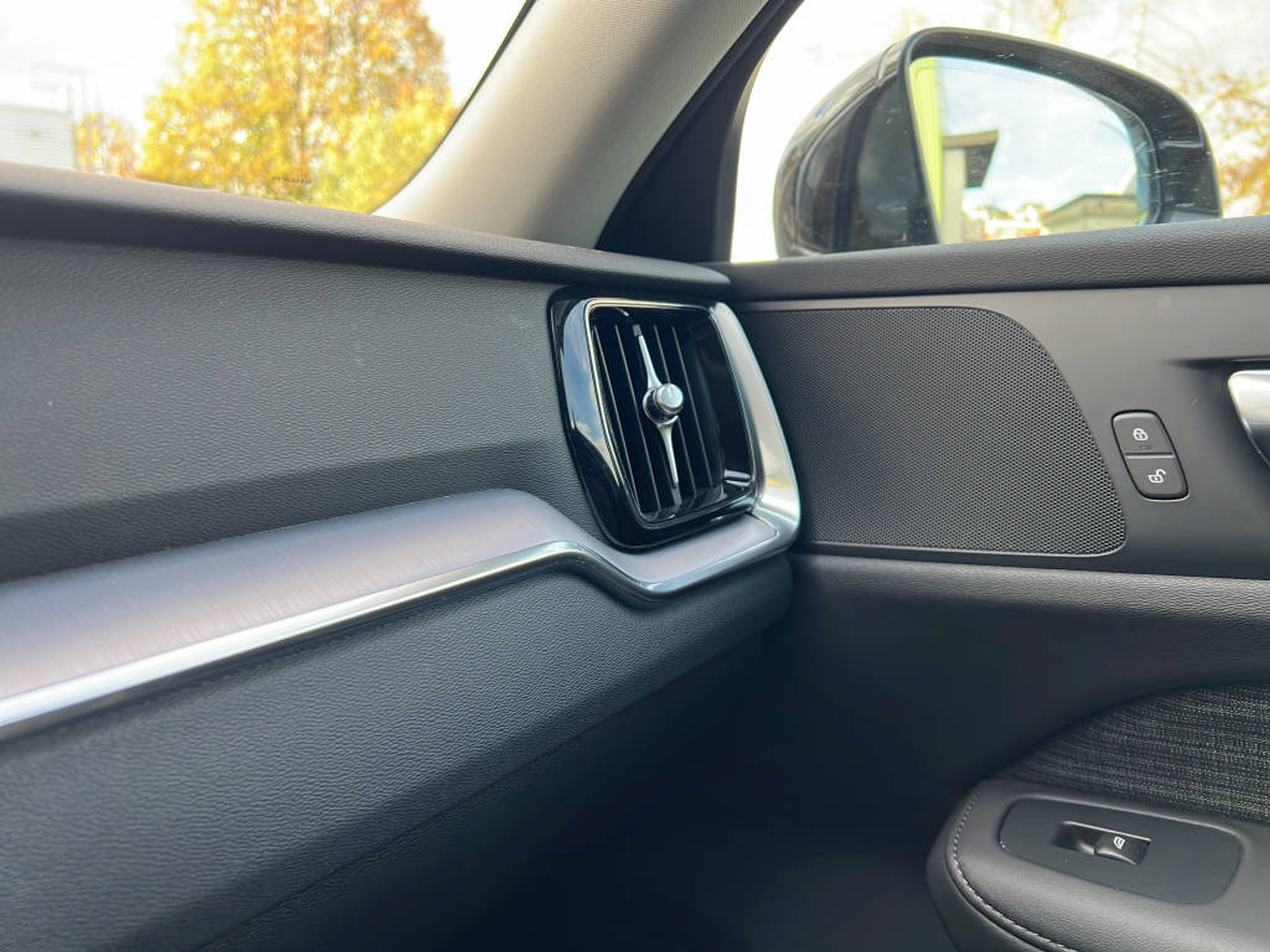 listing desktop thumbnail image 23